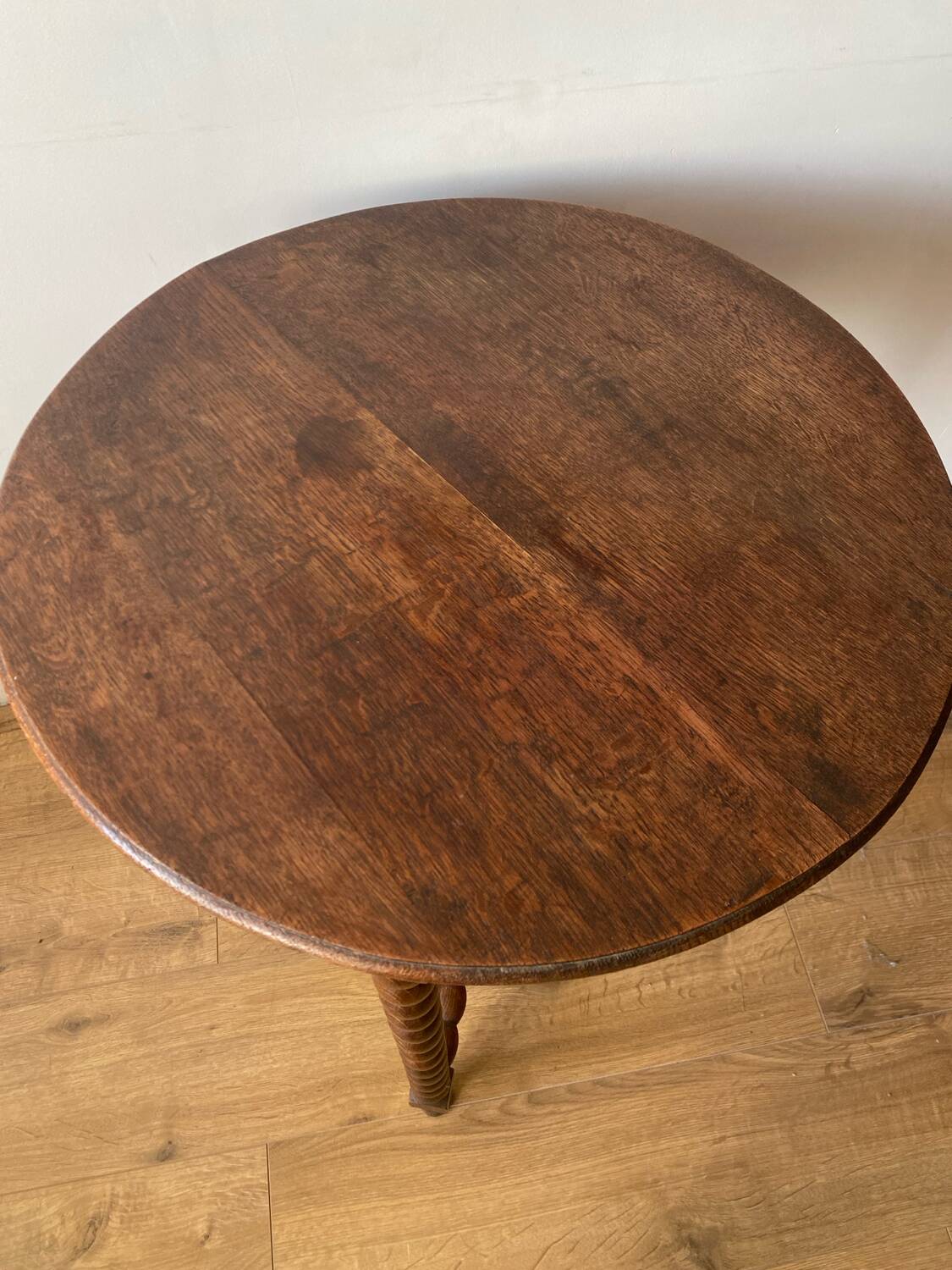 Side table with turned, beaded wooden legs