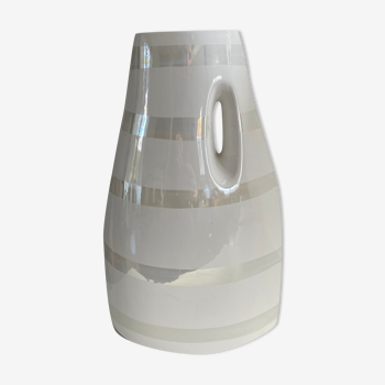 Vase en céramique blanc rayé