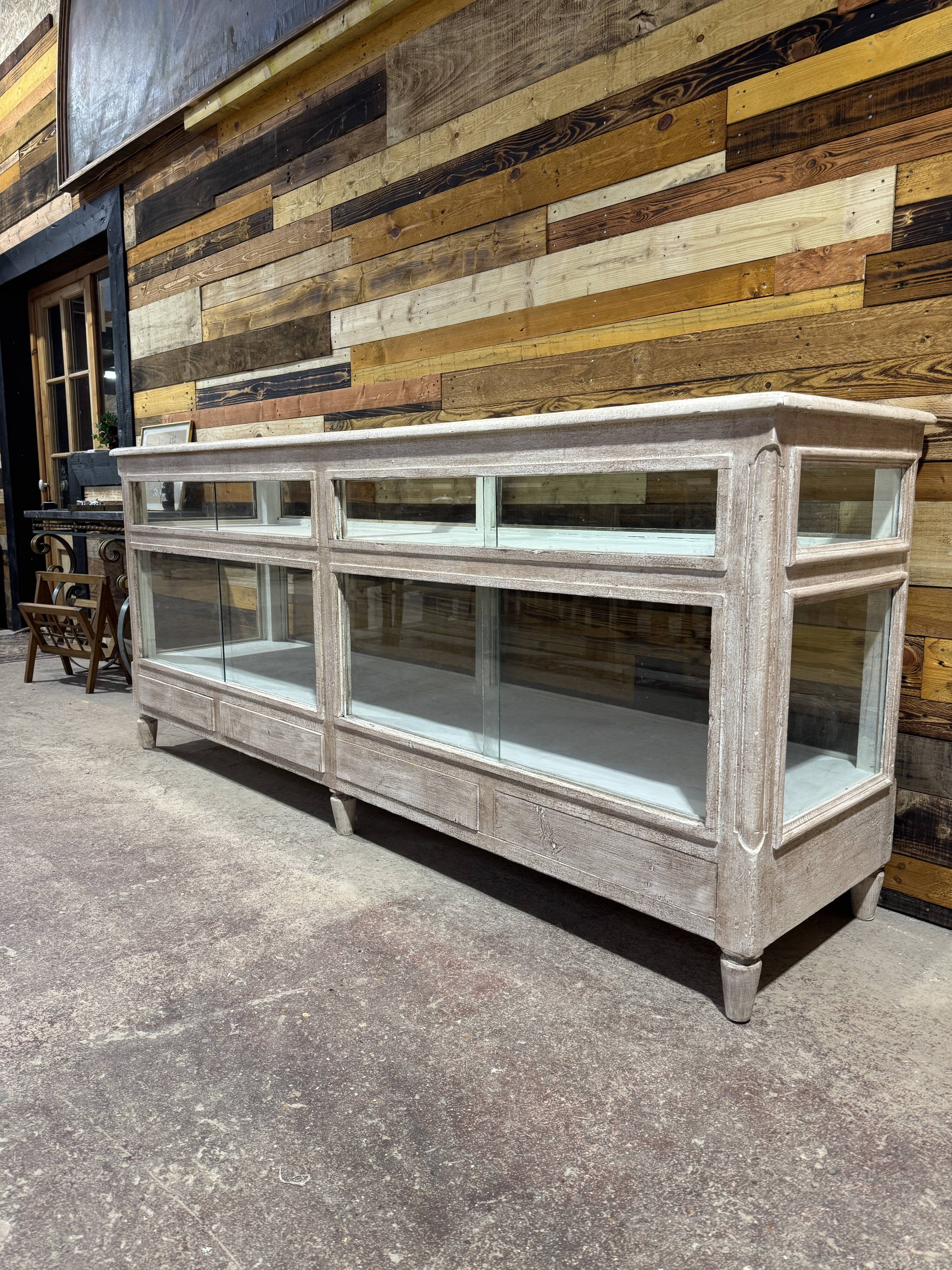 Comptoir de magasin vitré