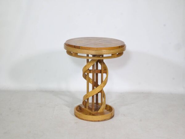 Table d'appoint en bois massif Design en bois de cerisier ADN hélicoïdal Pièce unique, années 1980