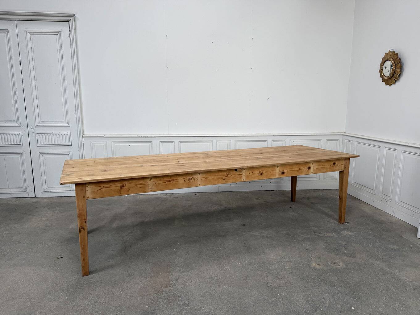 Large vintage table for 10 people.