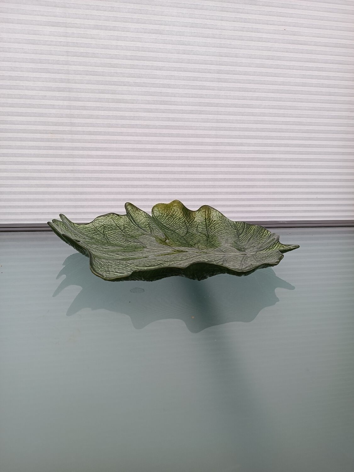 Flat leaf