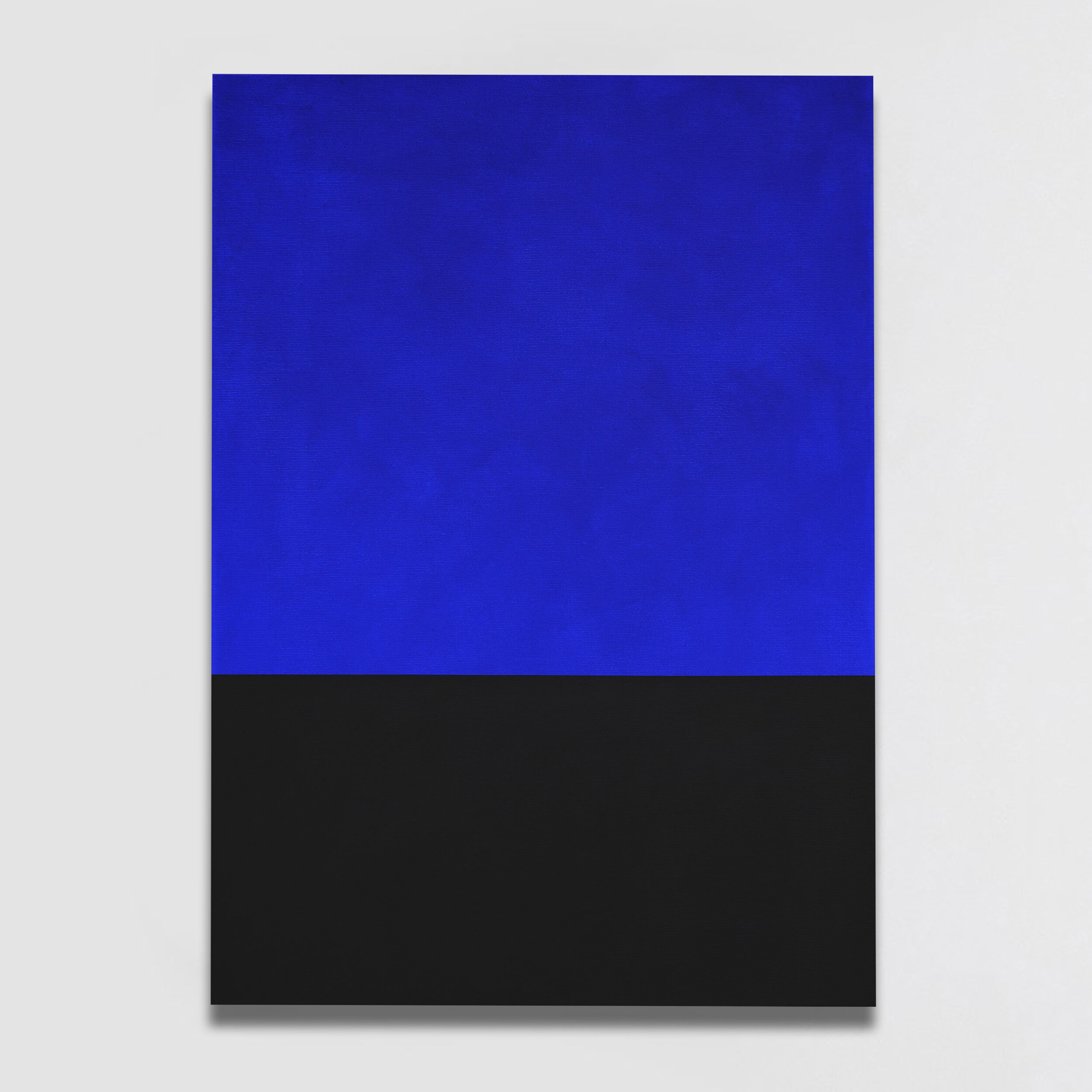 Black ultramarine horizon