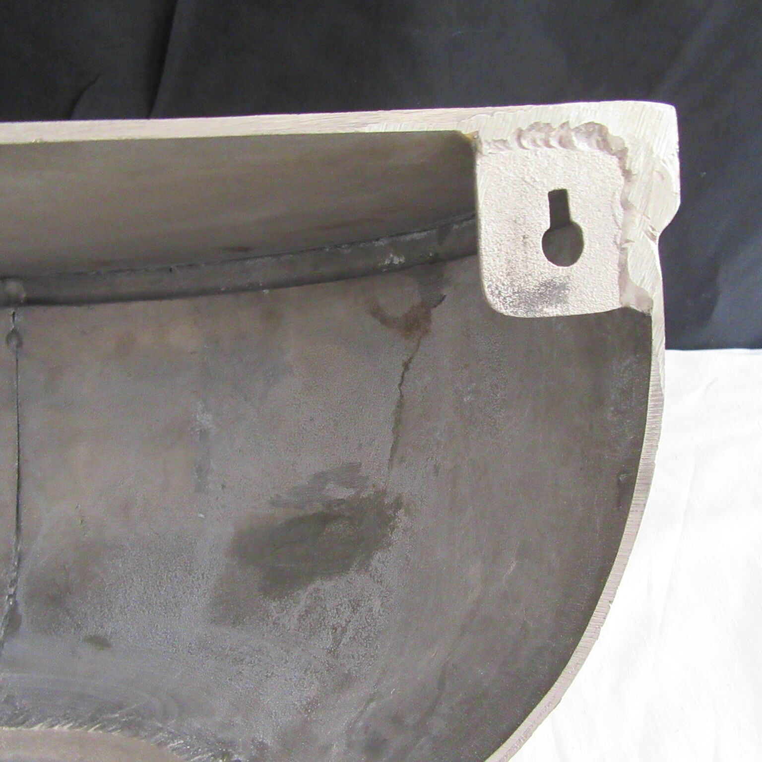 Modern aluminum cast-iron wall shelf