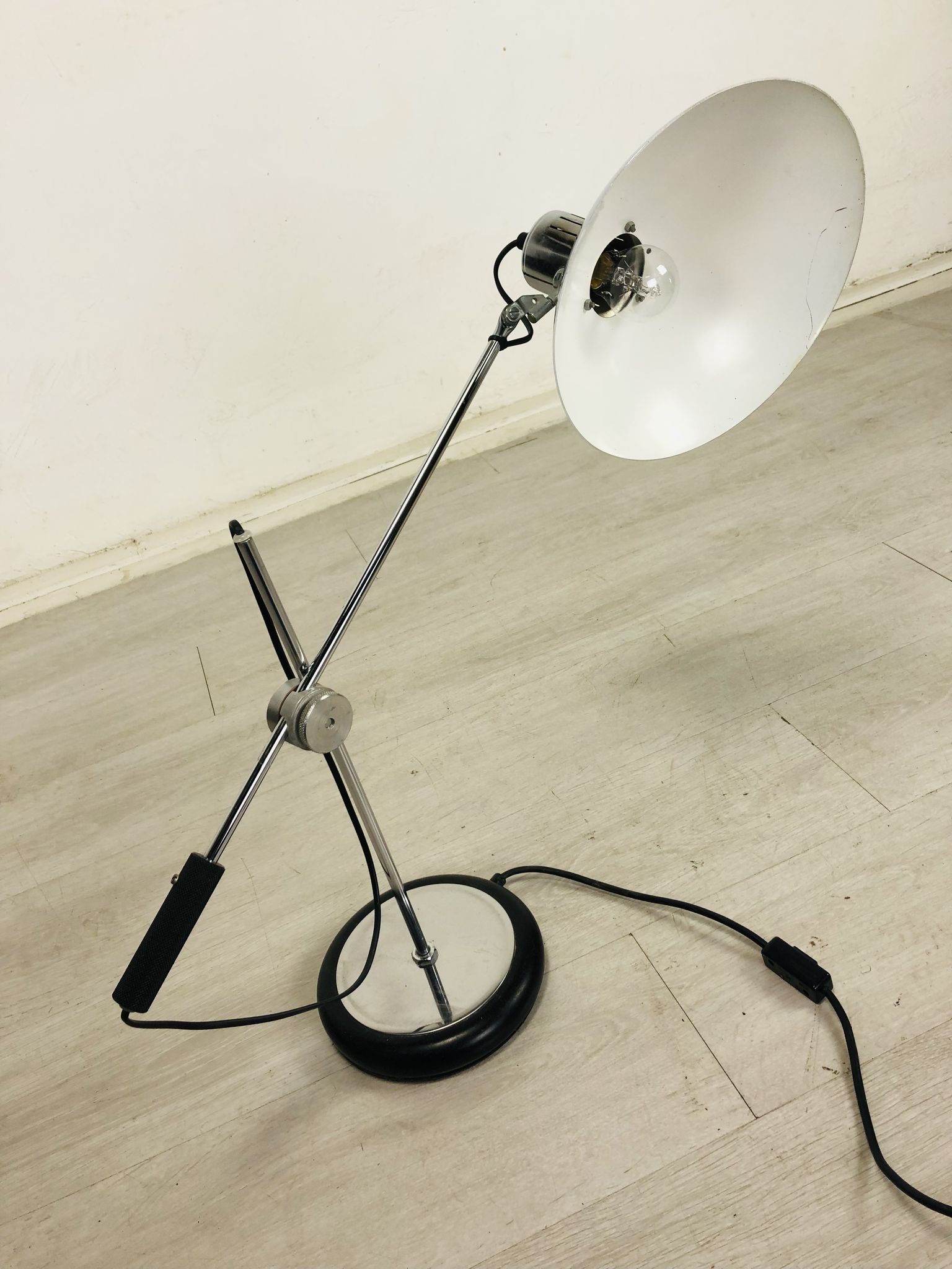 Grande lampe chromée