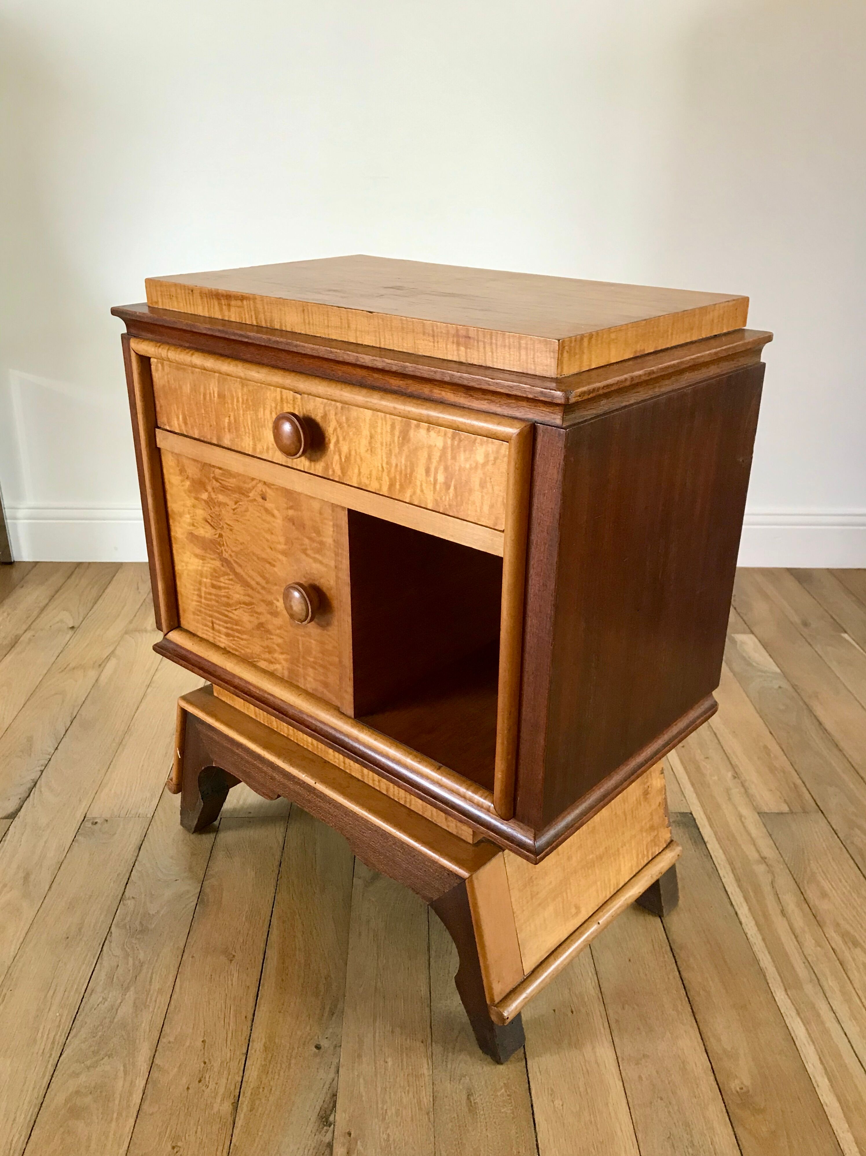 Bedside table in orm magnifying glass art deco 30s