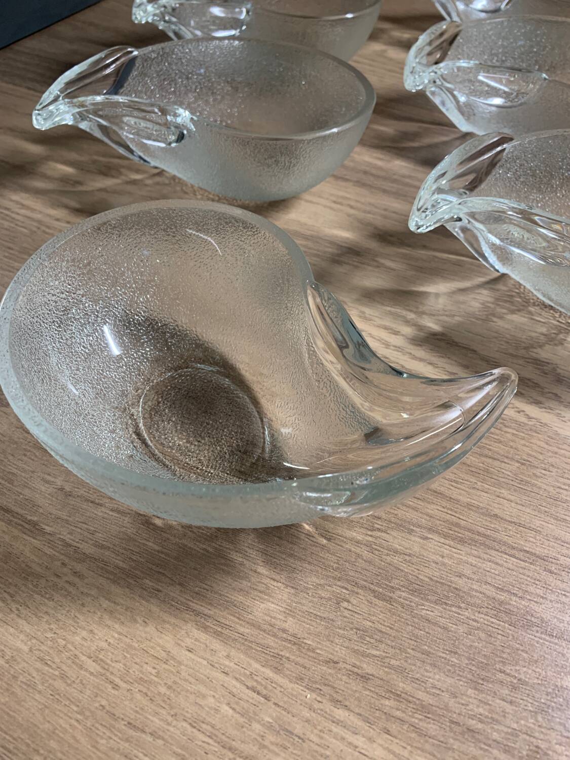 Glass avocado service with avocado decor 7 pieces 1 with an interior crack not perceptible to the touch 1 with an interior crack not perceptible to the touch