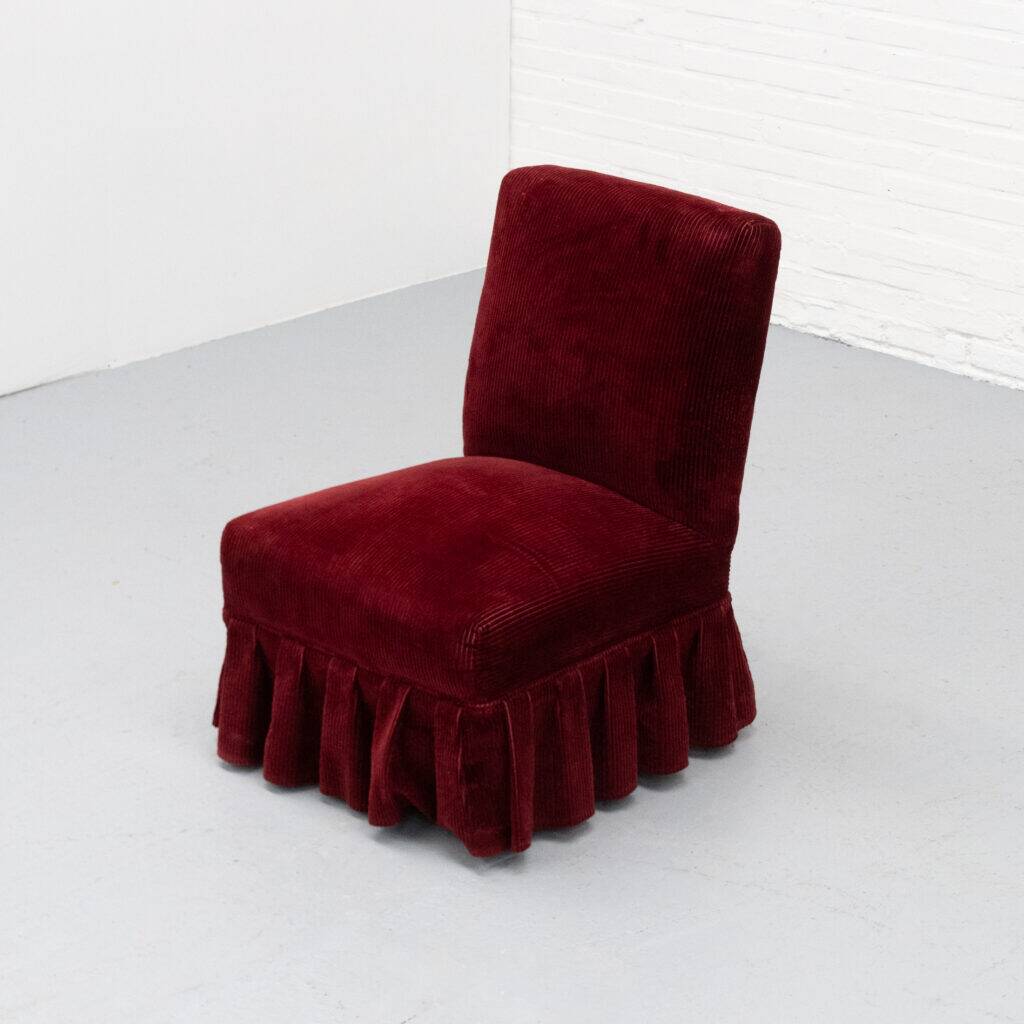 Fauteuil crapaud en velours côtelé rouge des années 1960