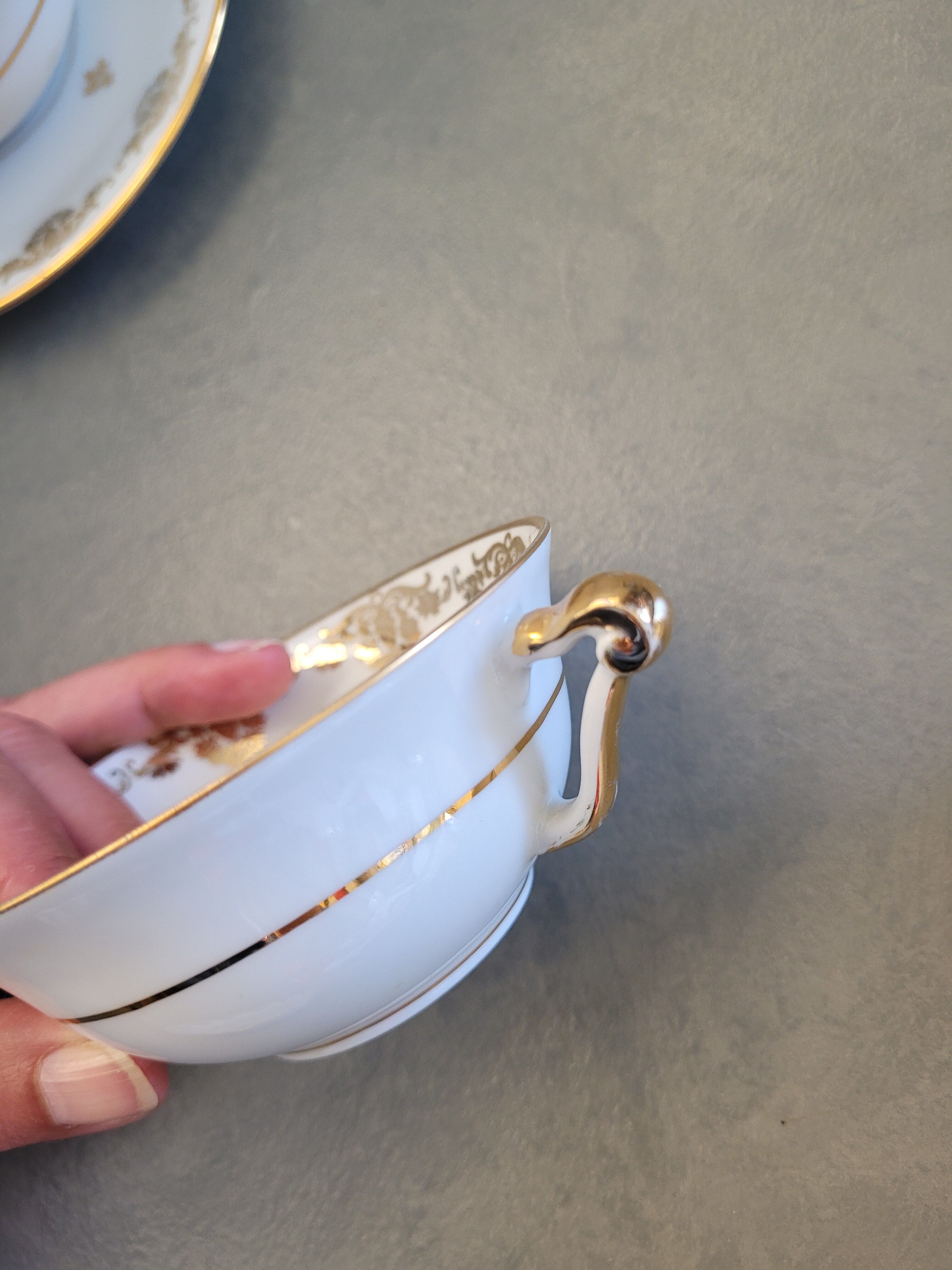 Set of 4 tea or coffee cups in Limoges porcelain