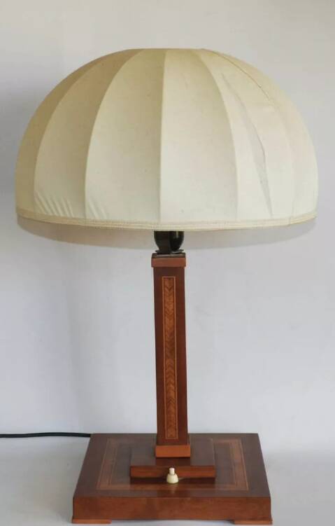 Lampe de table avec incrustations et abat-jour en soie