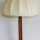 Lampe de table avec incrustations et abat-jour en soie