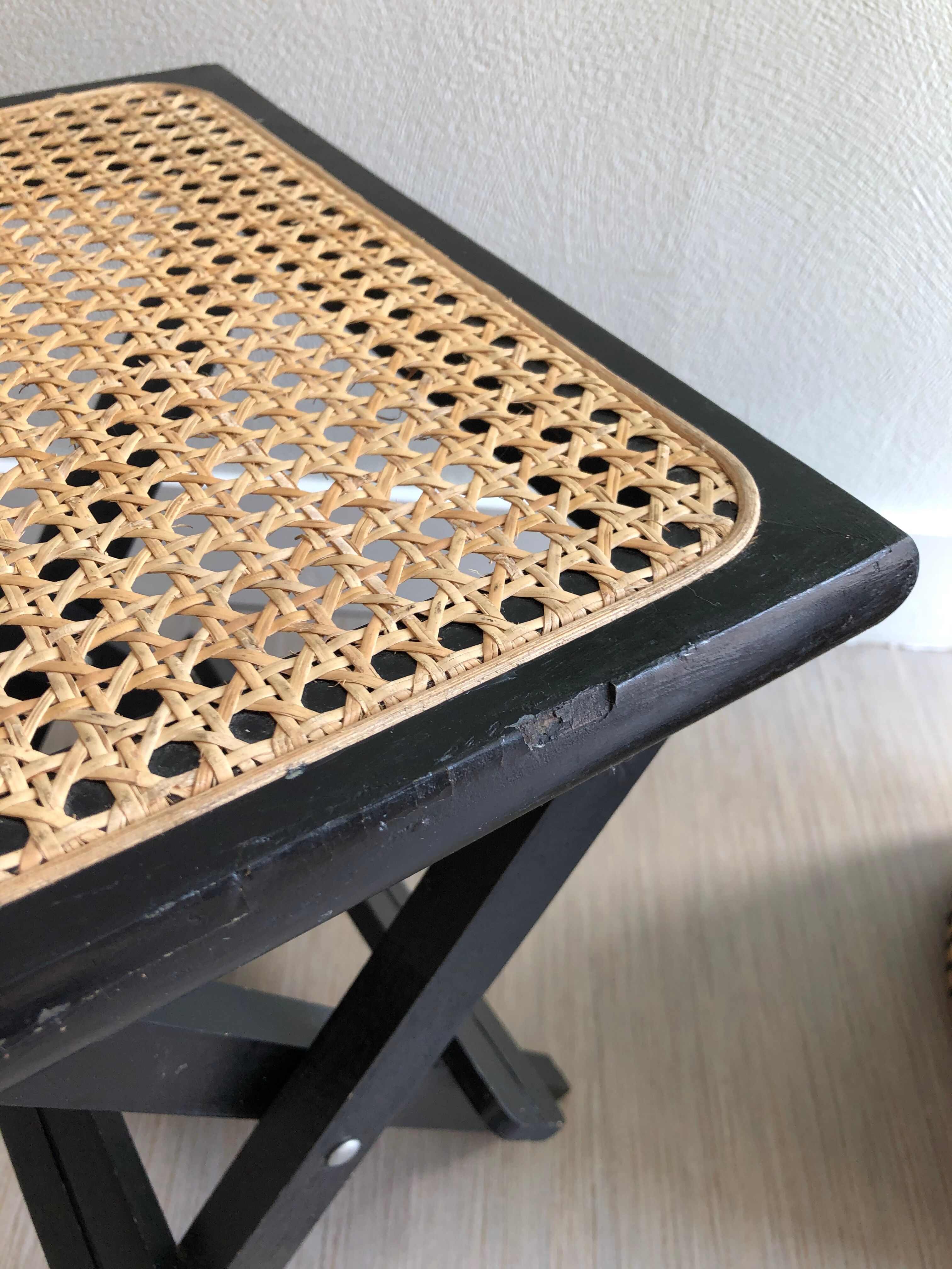 Tabouret pliant canné