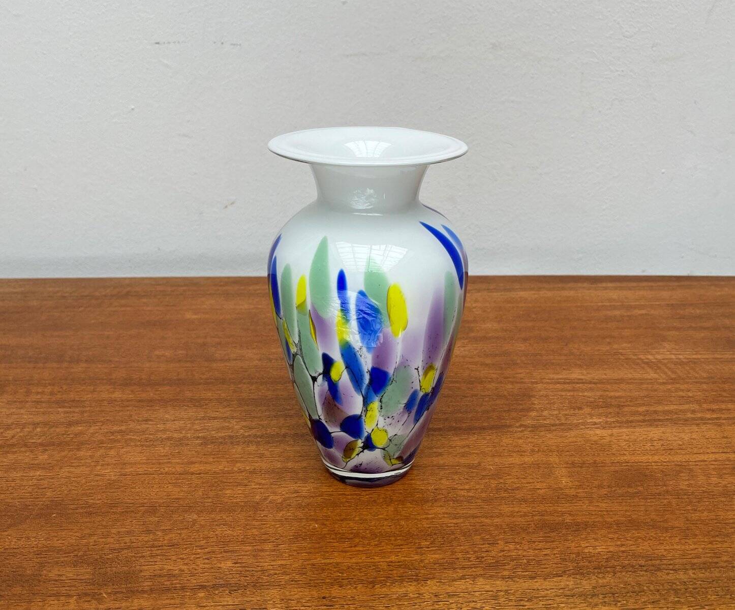 Postmodern glass vase by Hans Jürgen Richartz for the Richartz art collection, 1980s.