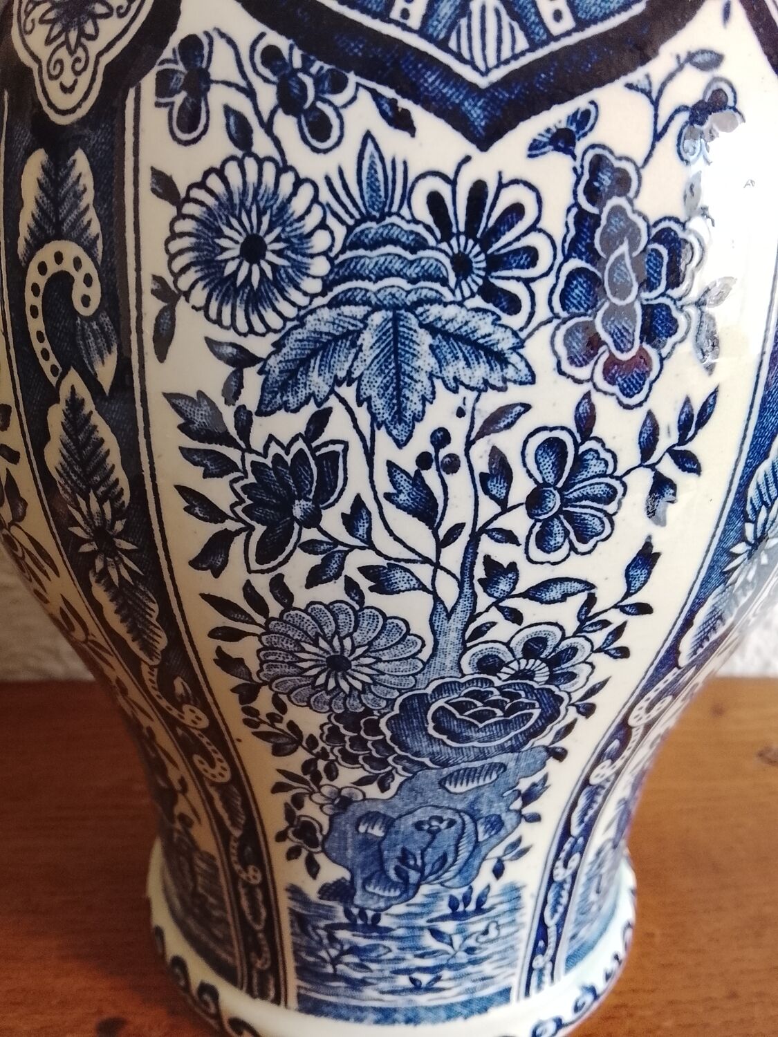 Vase with lid by Boch Delfts