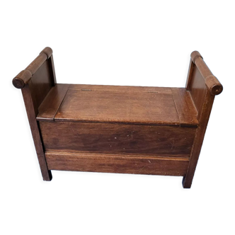 Chest booster bench
