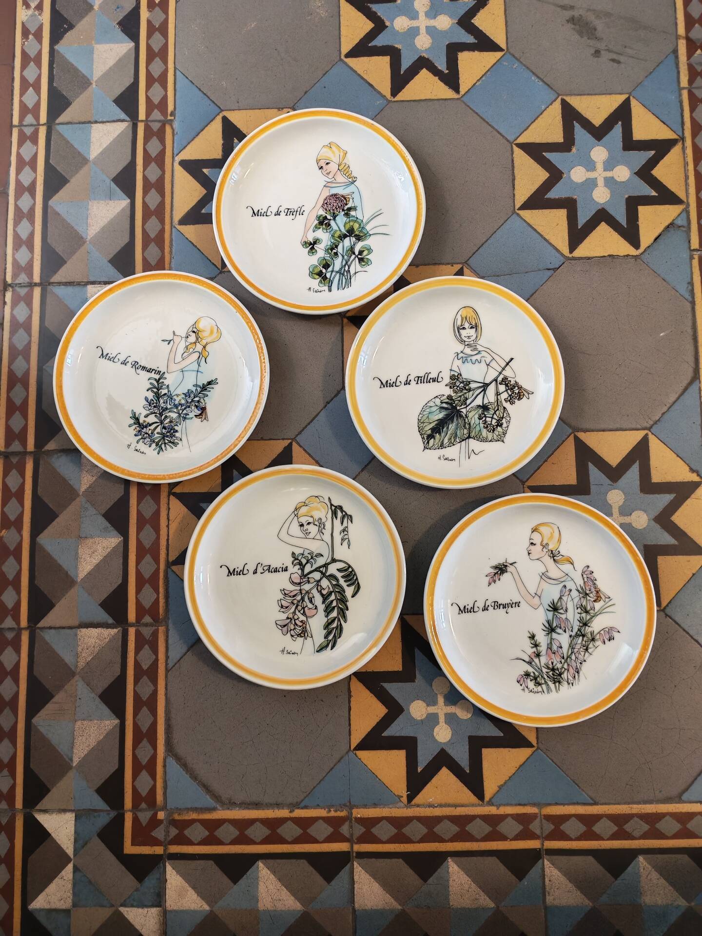 Set of 5 decorative plates Gien by Hughette Sainson