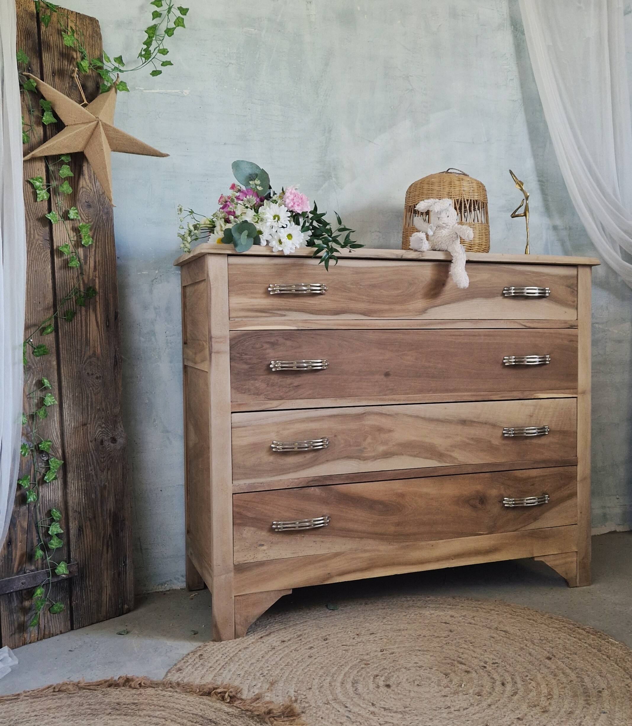 Ancienne commode en noyer