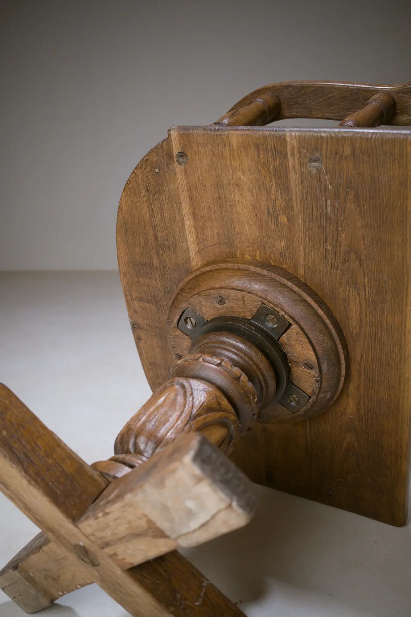 Swivel armchair in carved oak with ball bearings, early 20th century.