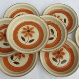 Set 11 plates 1970 Revernay Sarreguemines orange and brown on sandstone background