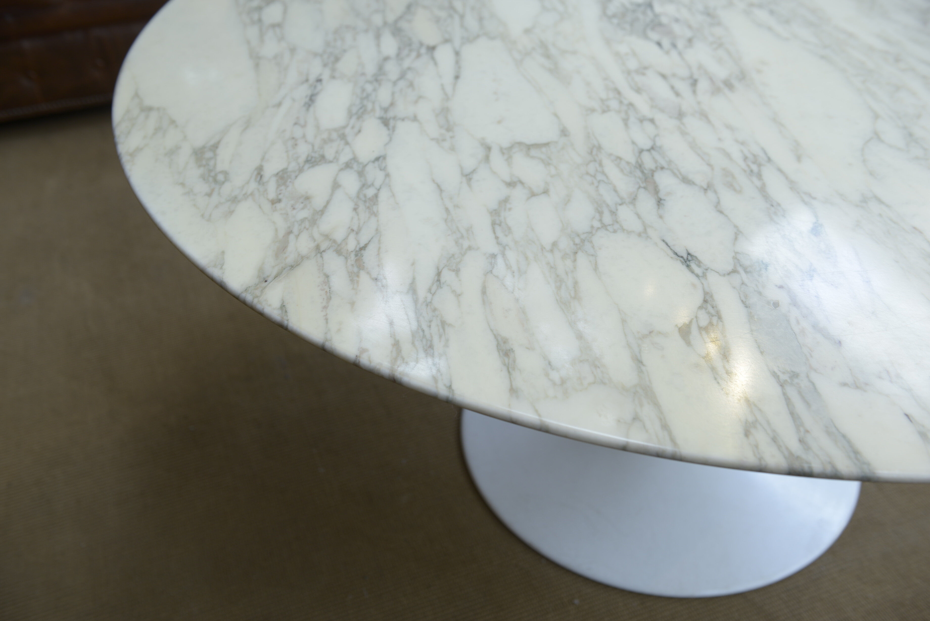 Round table "tulip 137" in marble, Eero Saarinen, Knoll 1960
