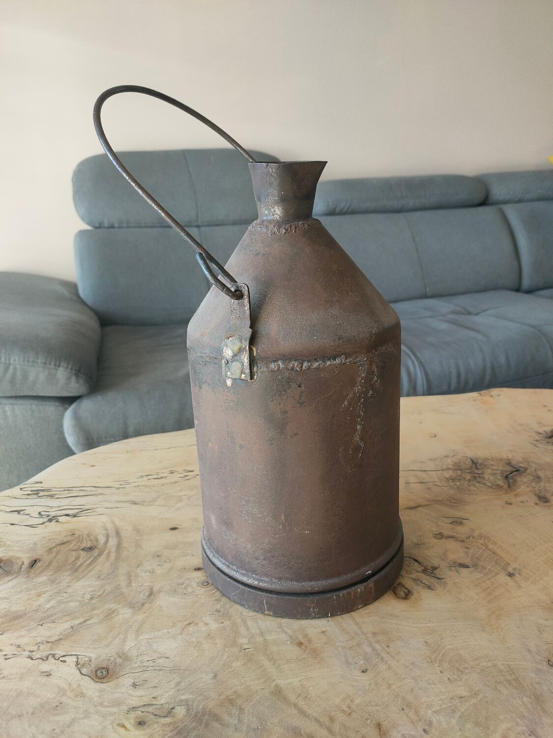 Ancien bidon métal