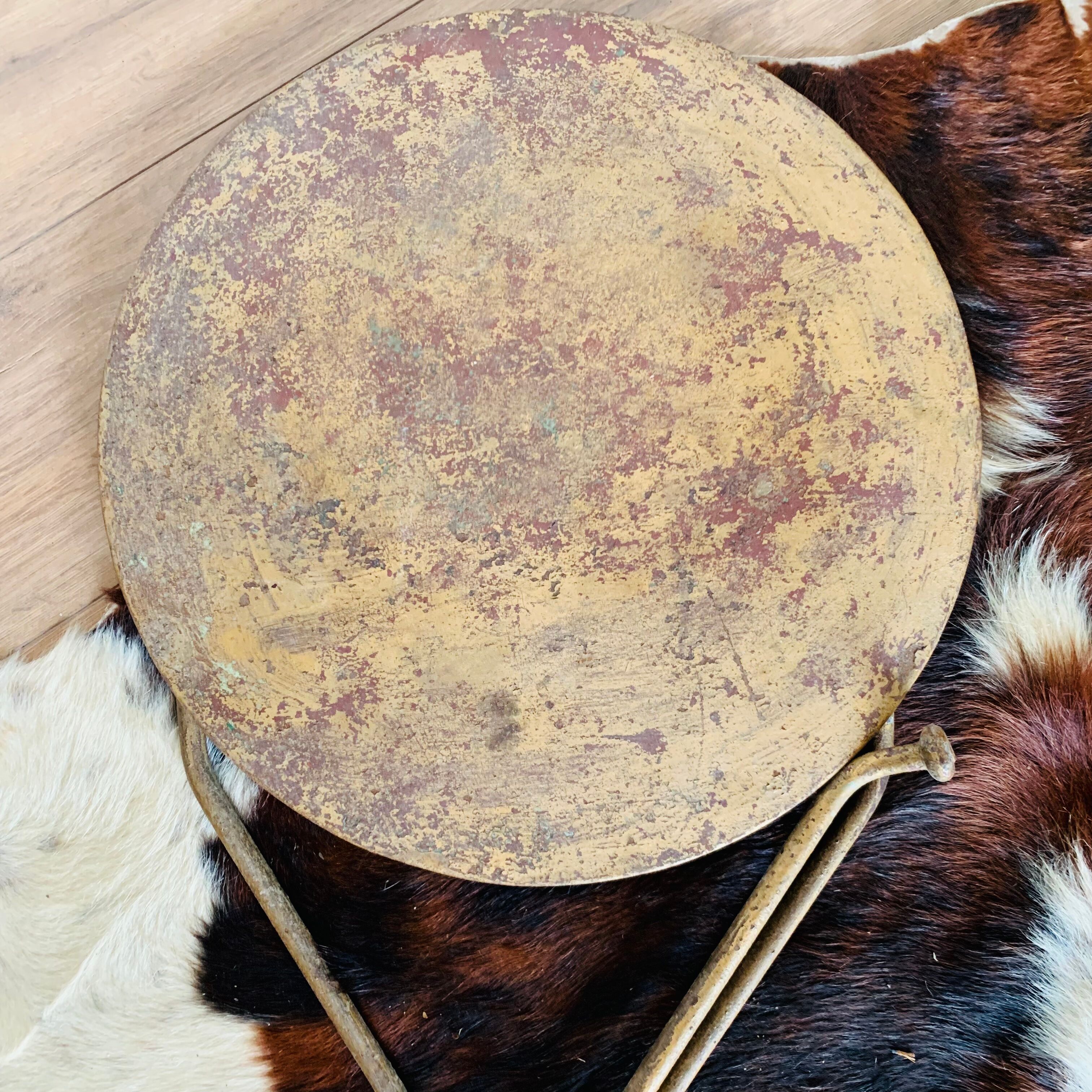 Pedestal table / small folding round table