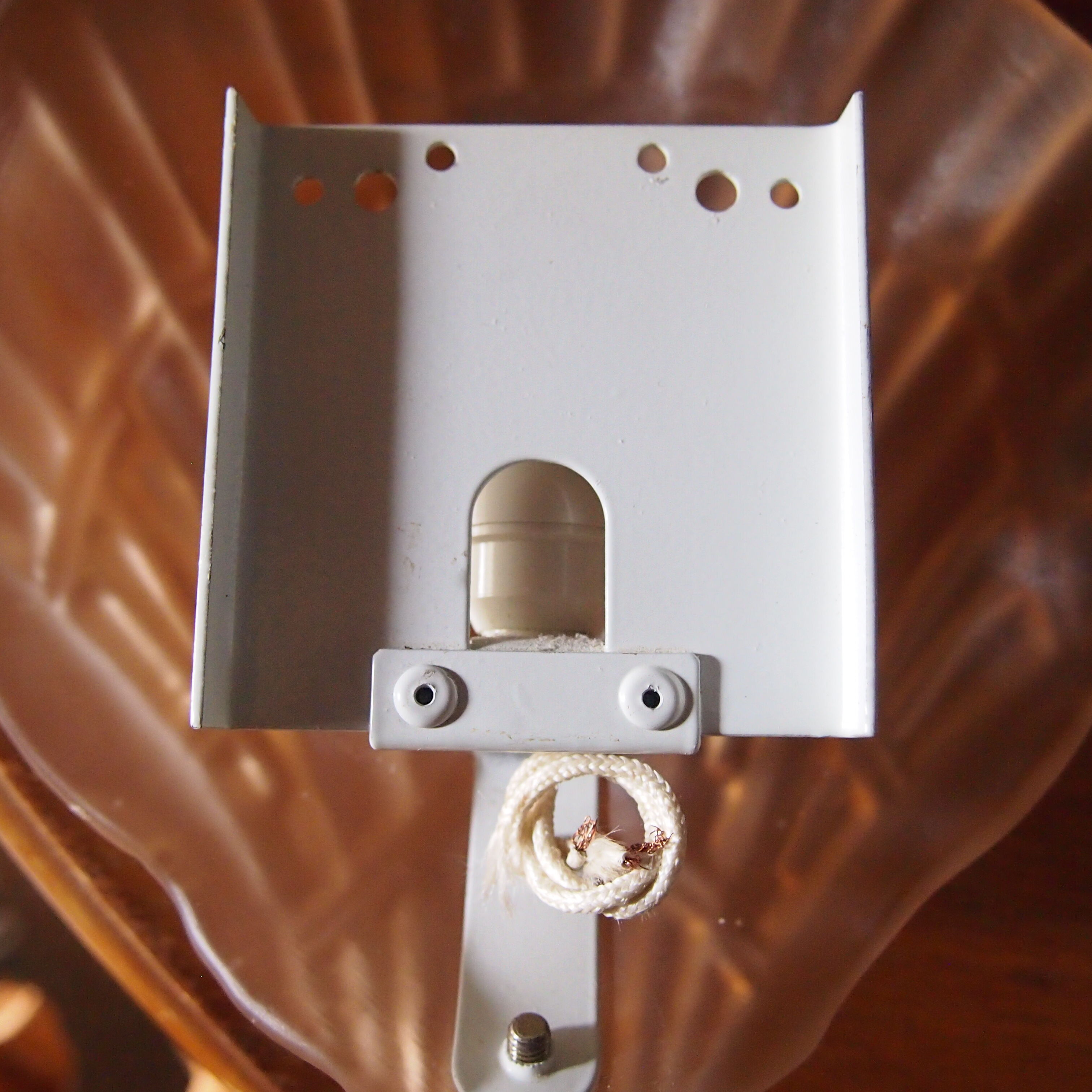 Wall shell sconce