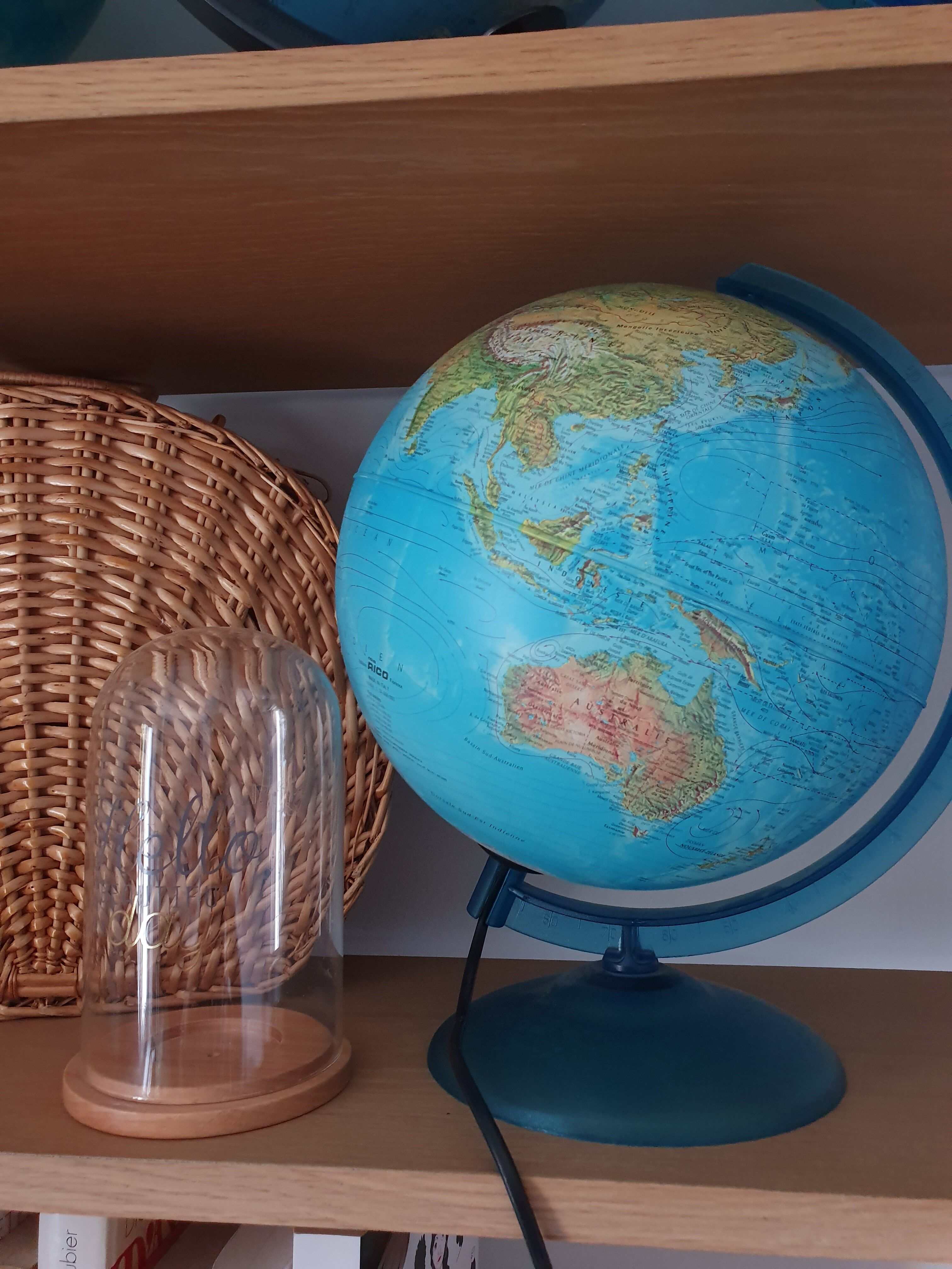 Rico bright earth globe