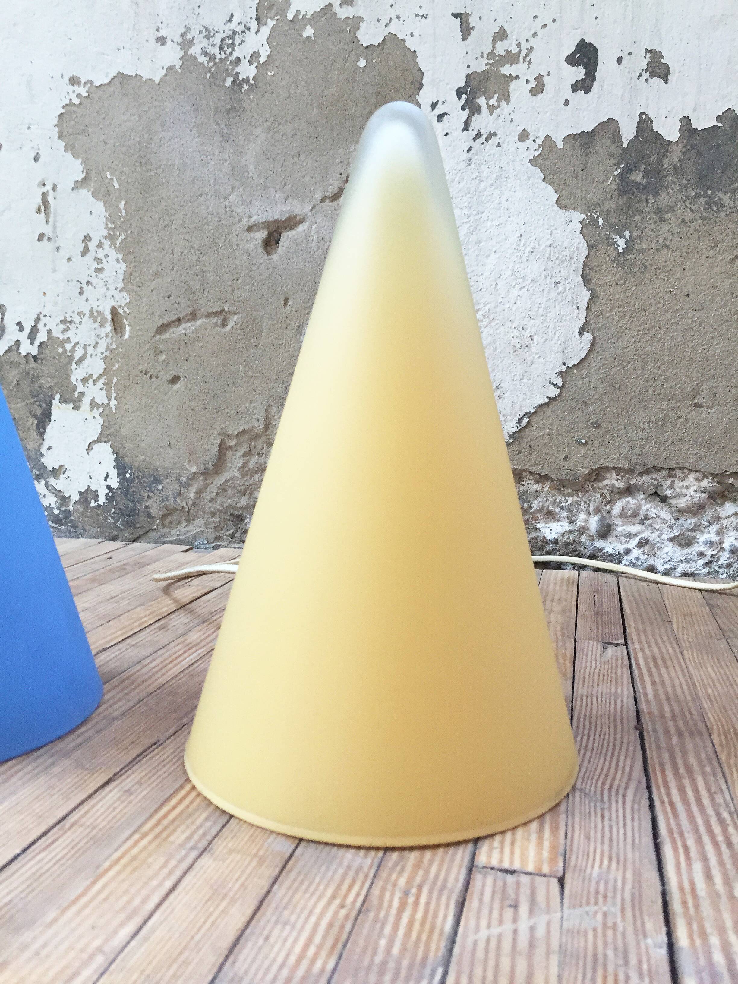 Lampe triangle design SCE vintage