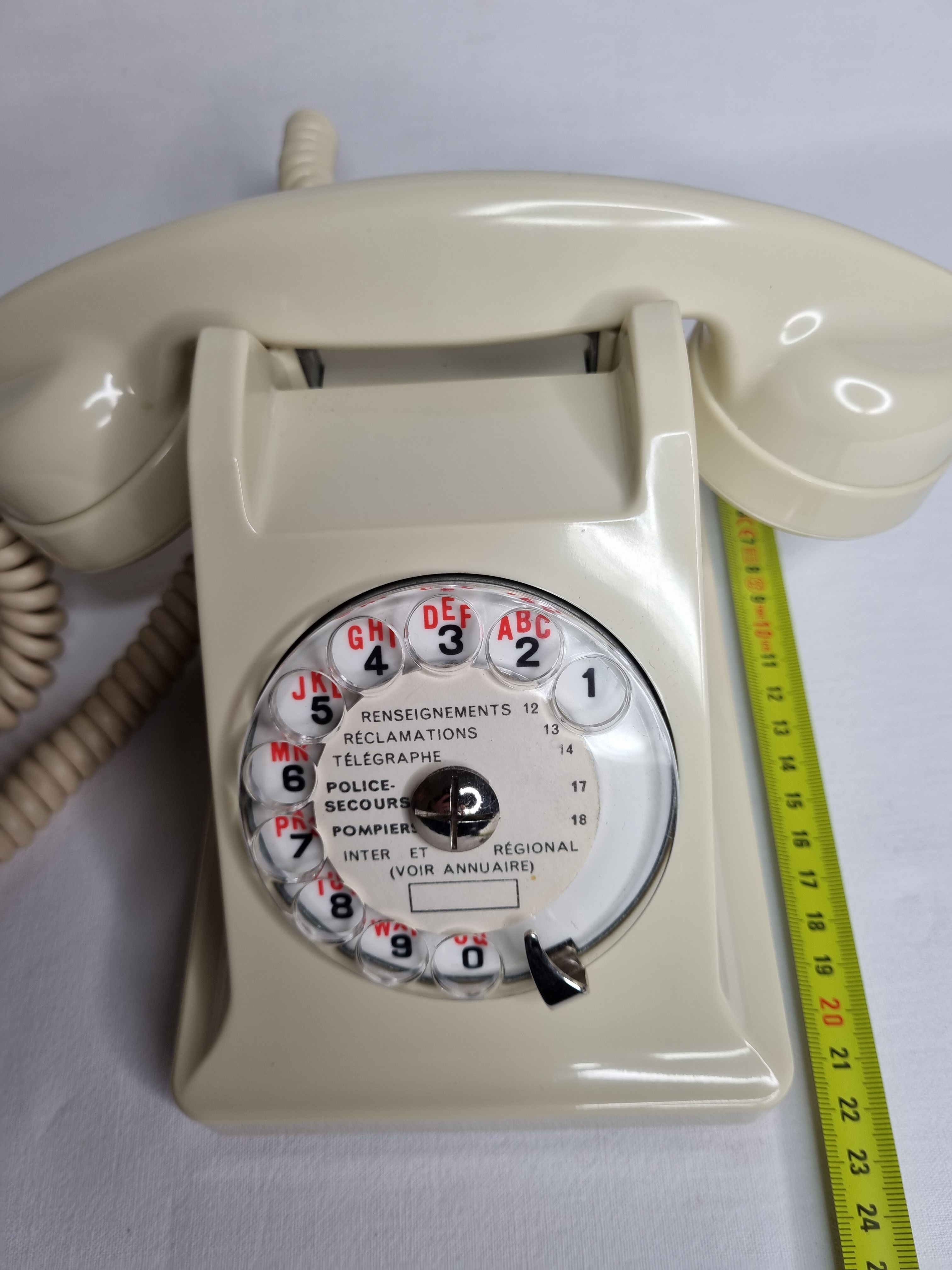 Vintage phone "PTT" in Bakelite, white, from the 60s