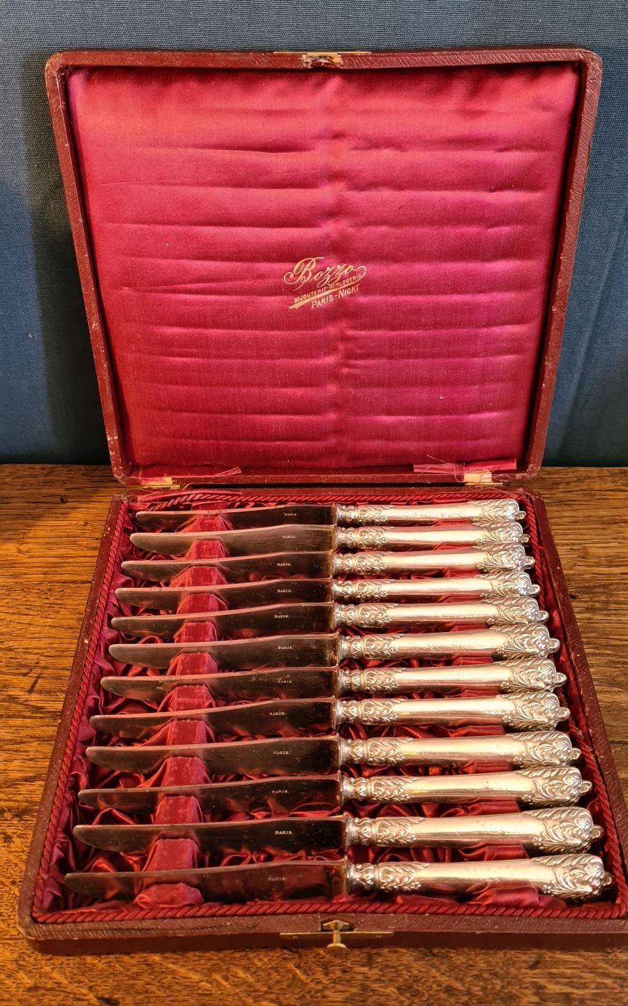 Box of 12 dessert knives