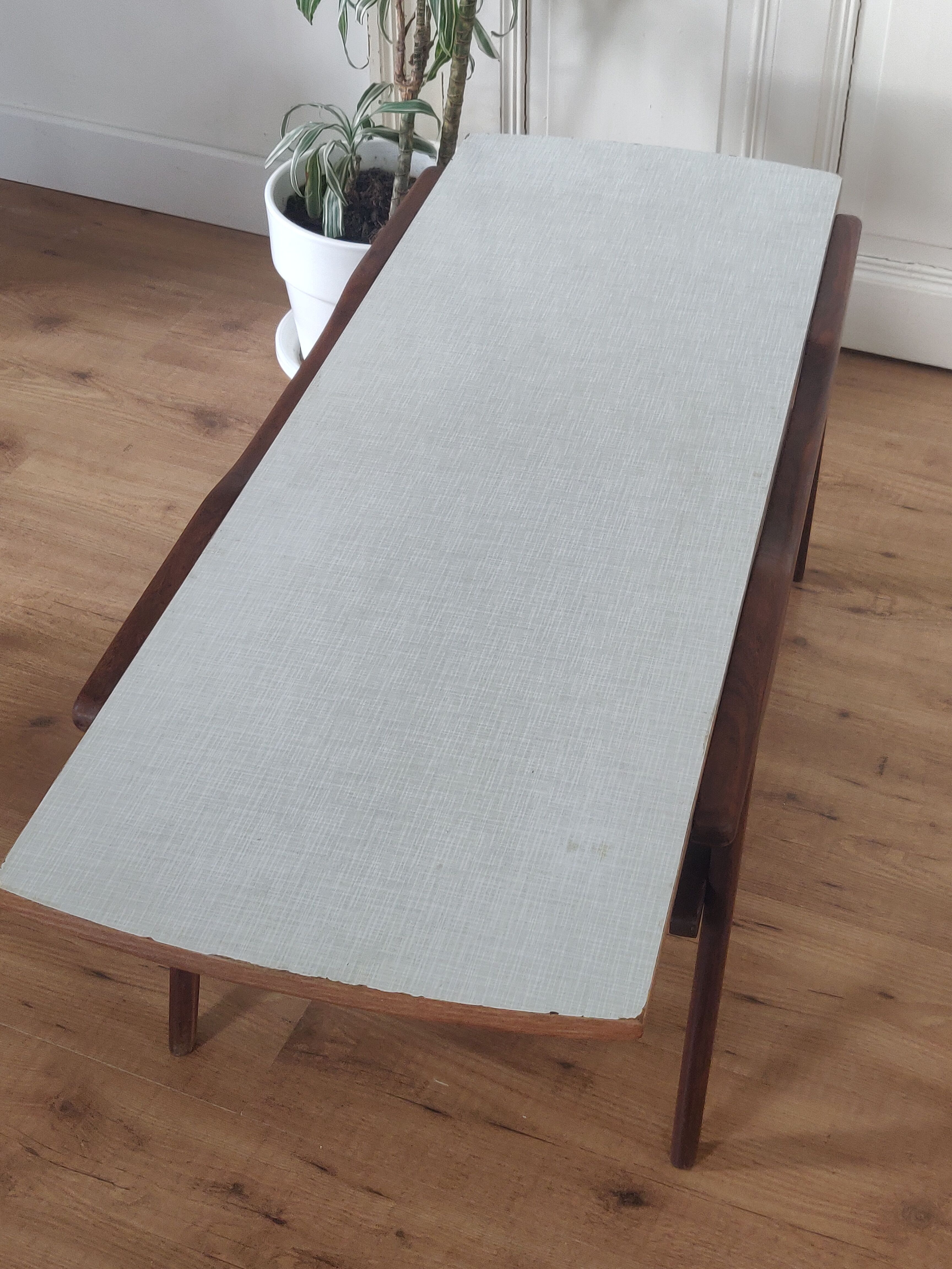 Table basse années 60 plateau réversible