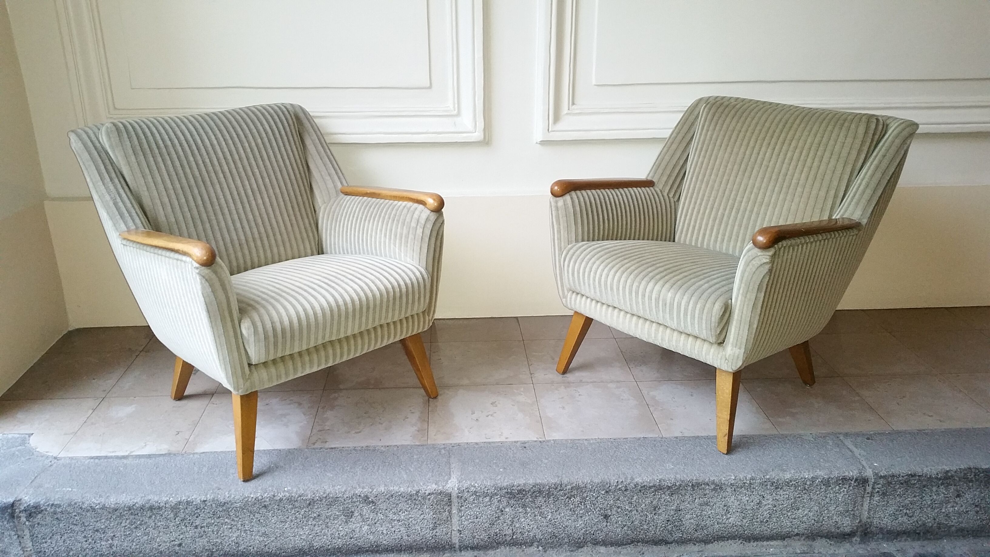 1/6 year 50 60 egg back club chairs