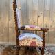 Fauteuil en noyer sculpté de style Haute Époque