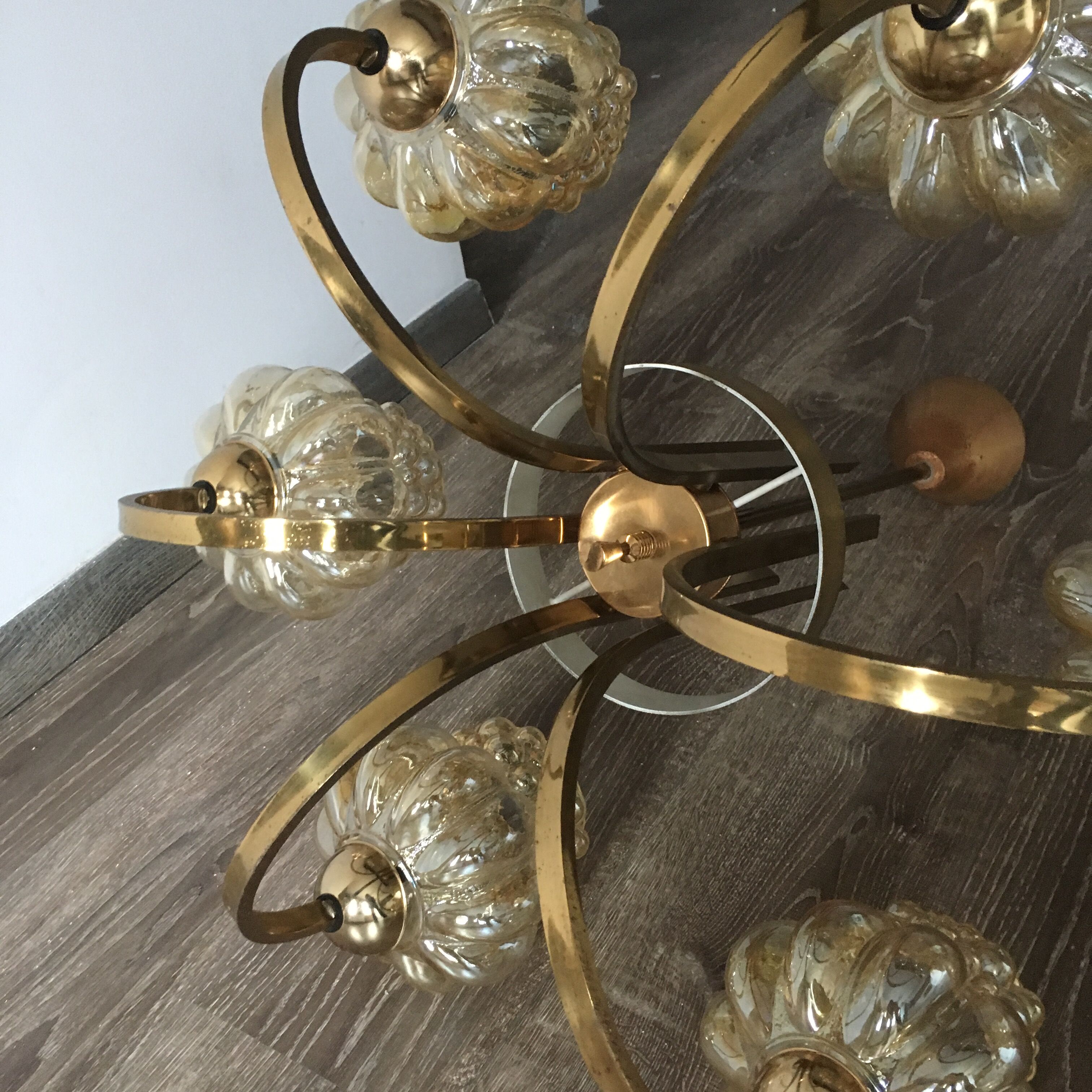 Brass-style chandelier and puffed glass 60/70