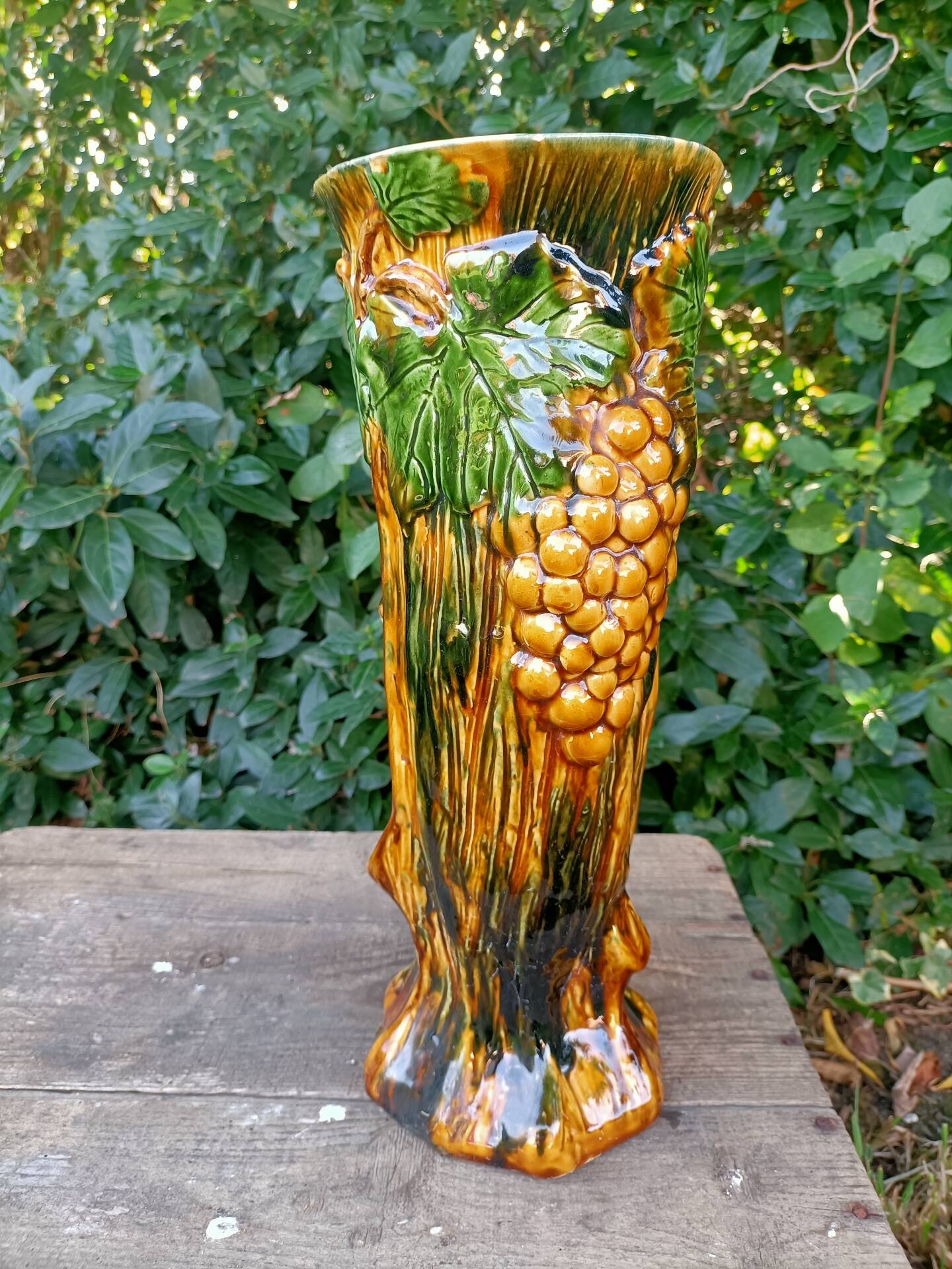 Retro Grapevine Barbotine Vase
