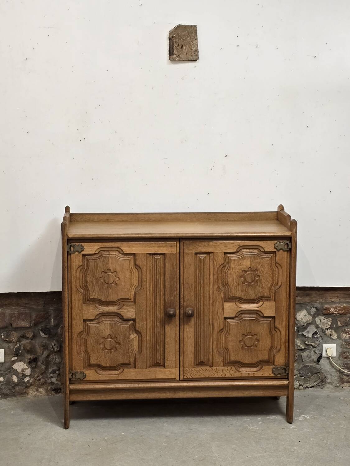 Buffet en chêne 1970 Guillerme et Chambron pour Votre Maison édition Circa