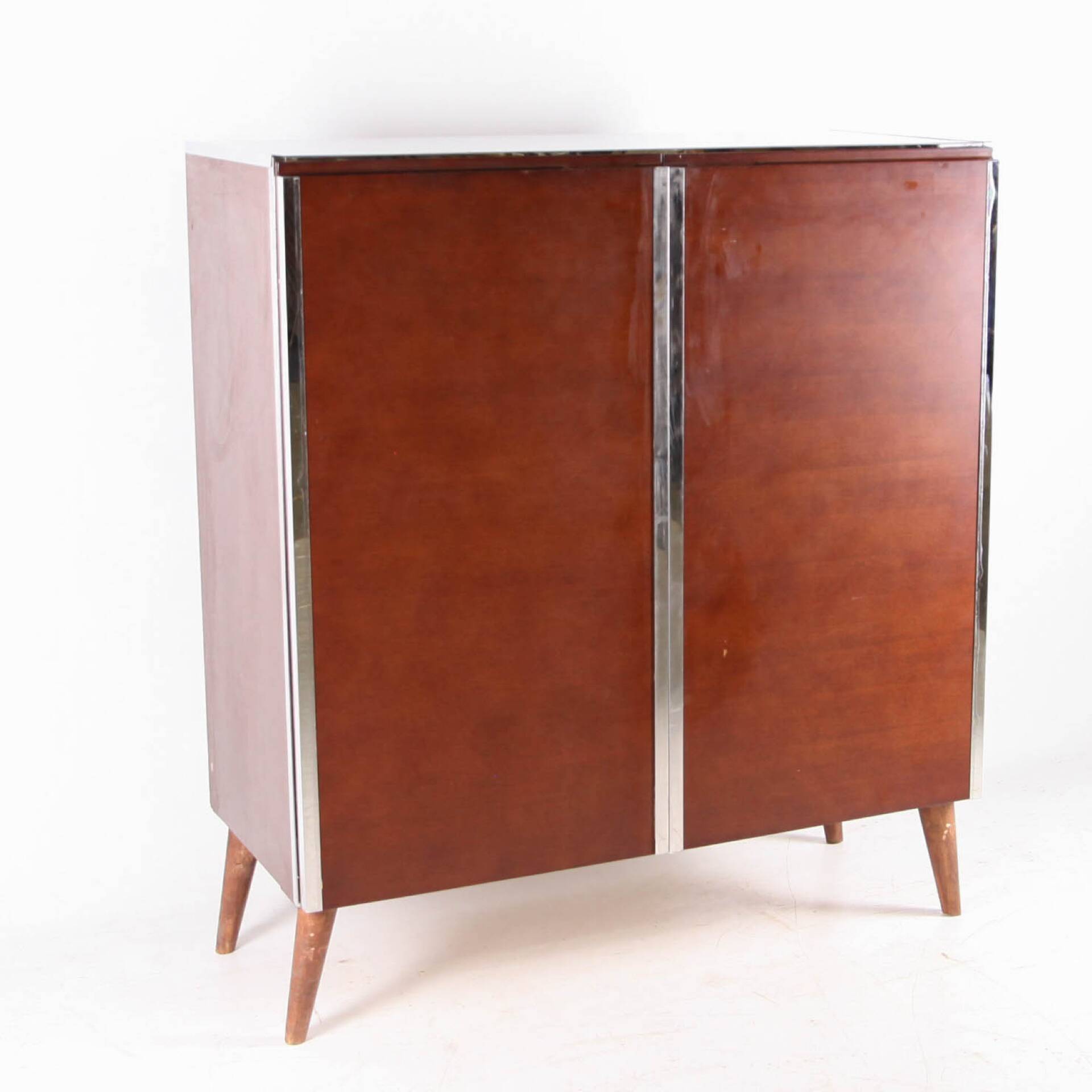 Petite armoire bois et chrome 