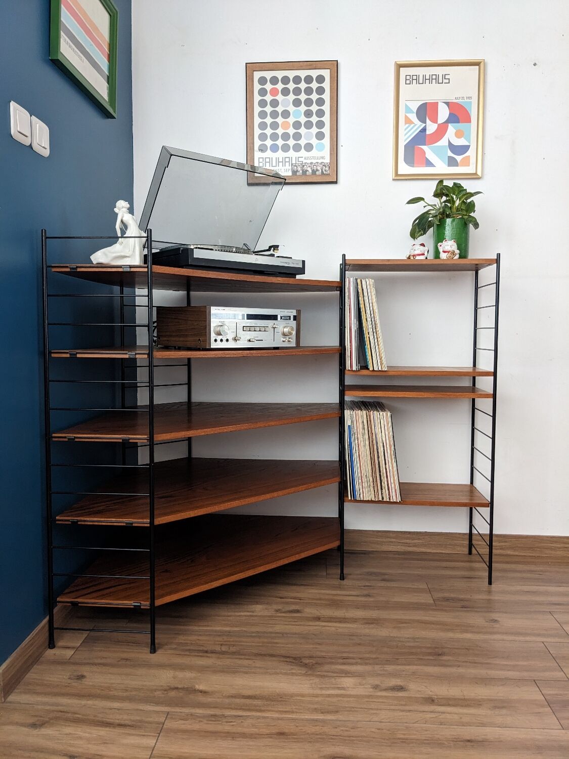 Vintage String corner shelf