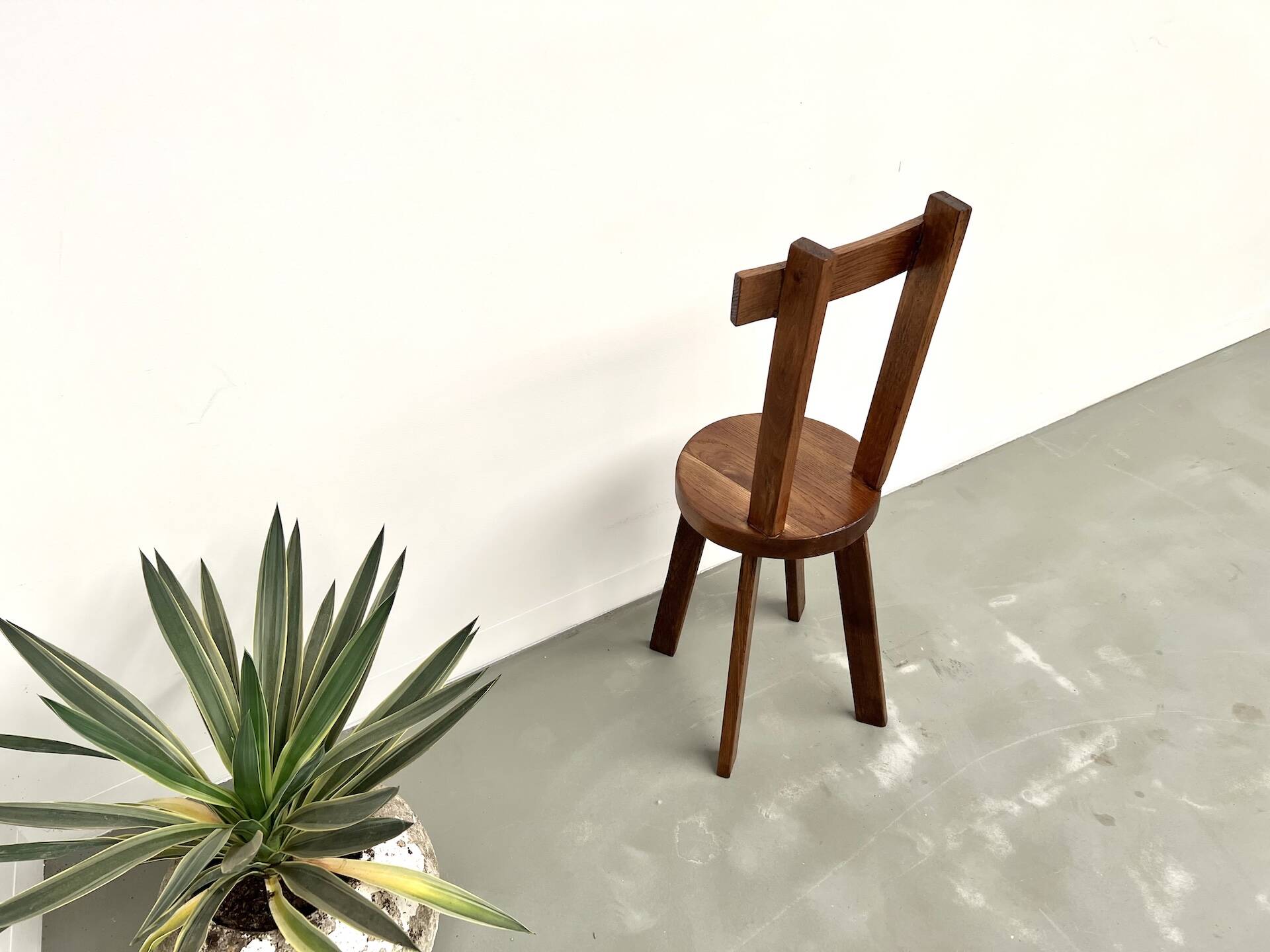 Brutalist chair in solid oak, 1900