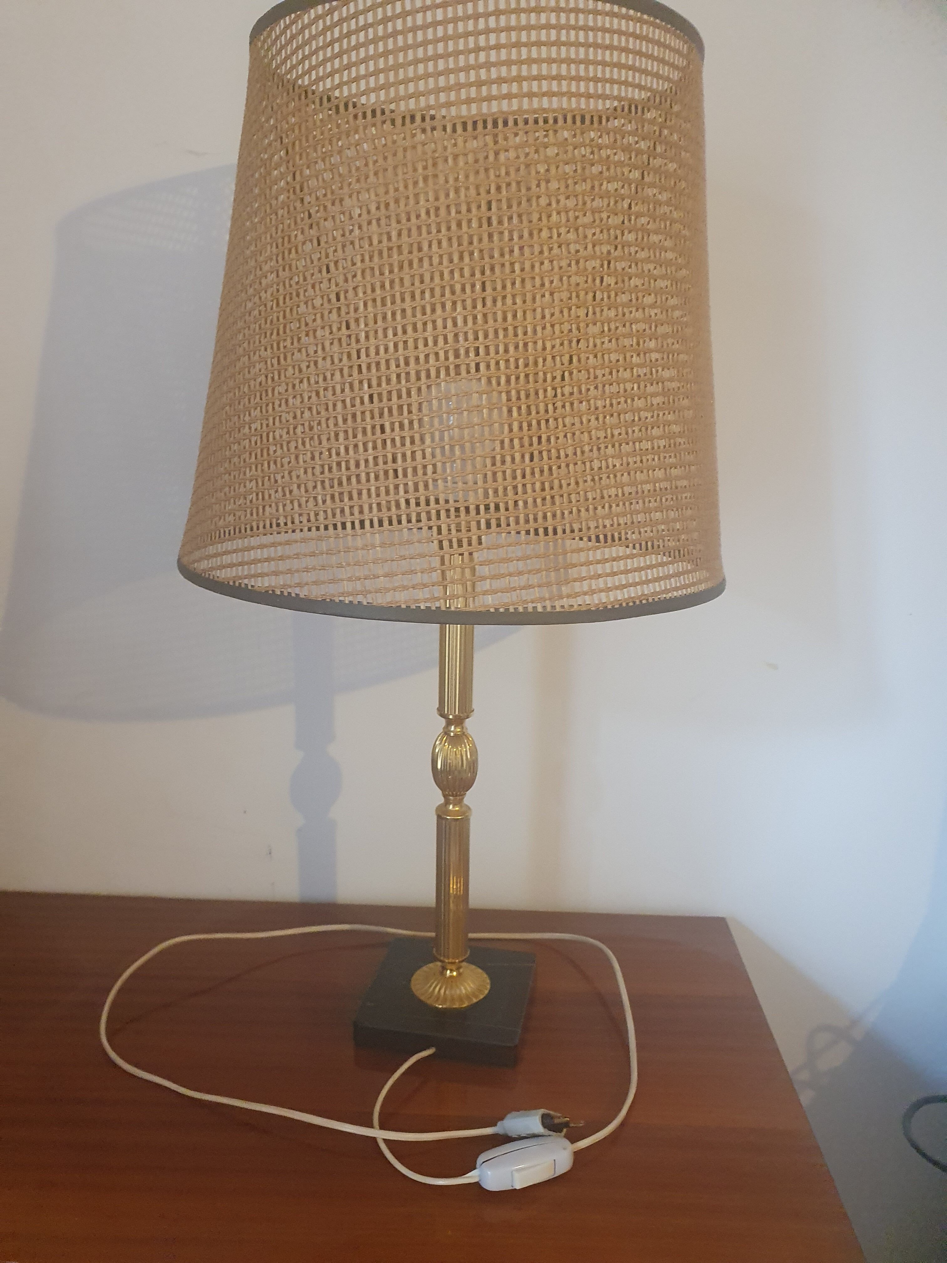 Lampe de table a poser ou pour chevet vintage années 60-70 base marbre noir (un morceau recollé) pied