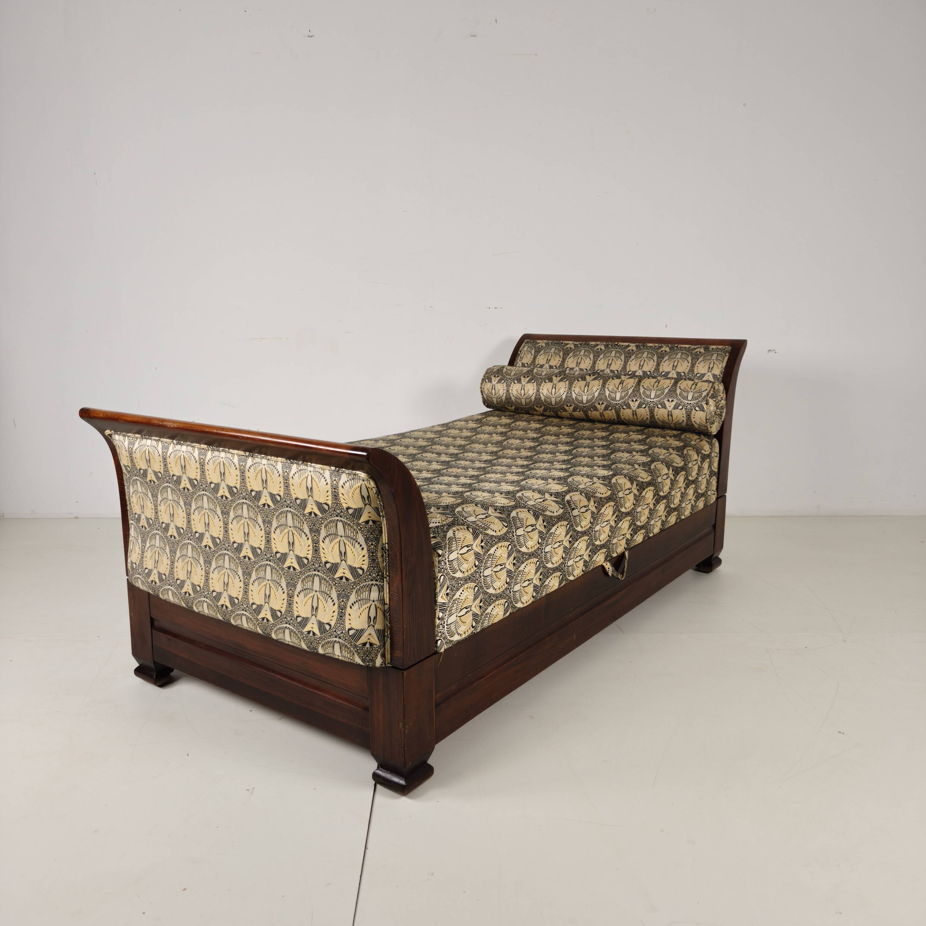 Art Deco Daybed with Hidden Storage & Adjustable Positions