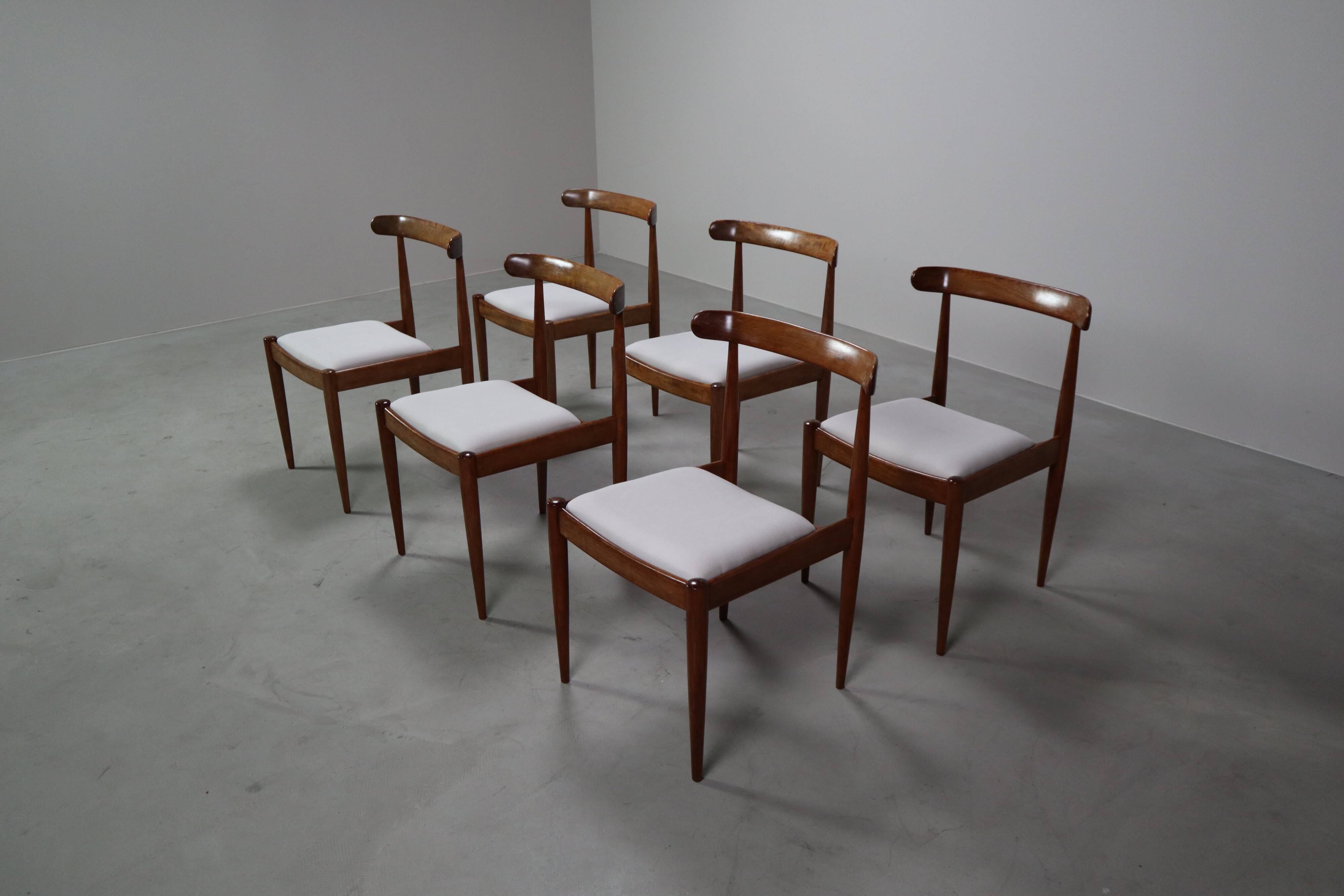 Set of six Alfred Hendrickx Model 500 dining chairs in Rosewood,