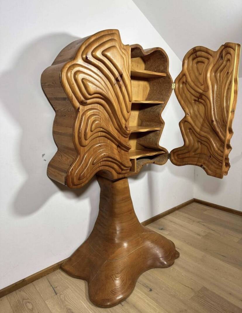 Tree-shaped wardrobe