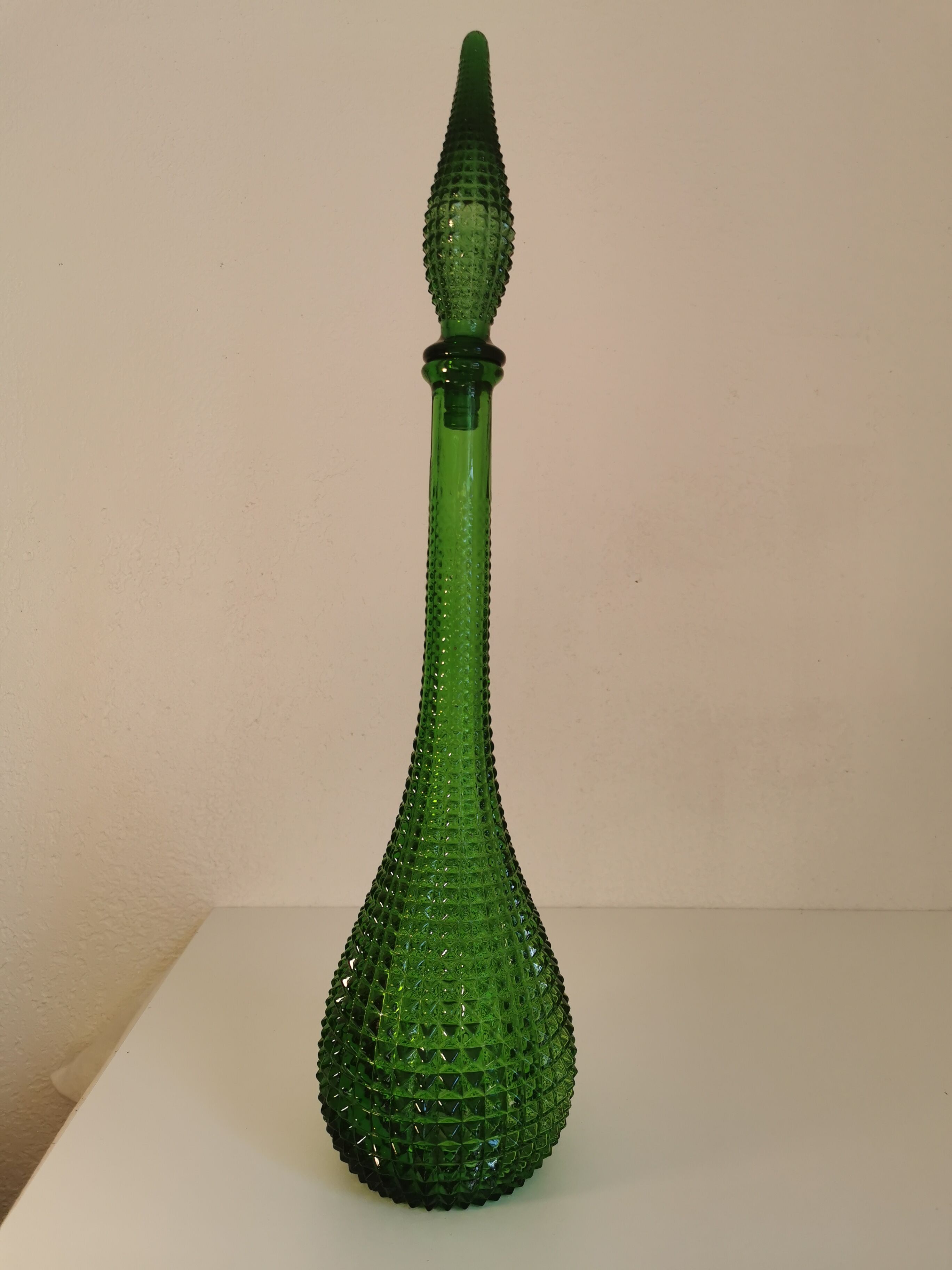 Green peg carafe