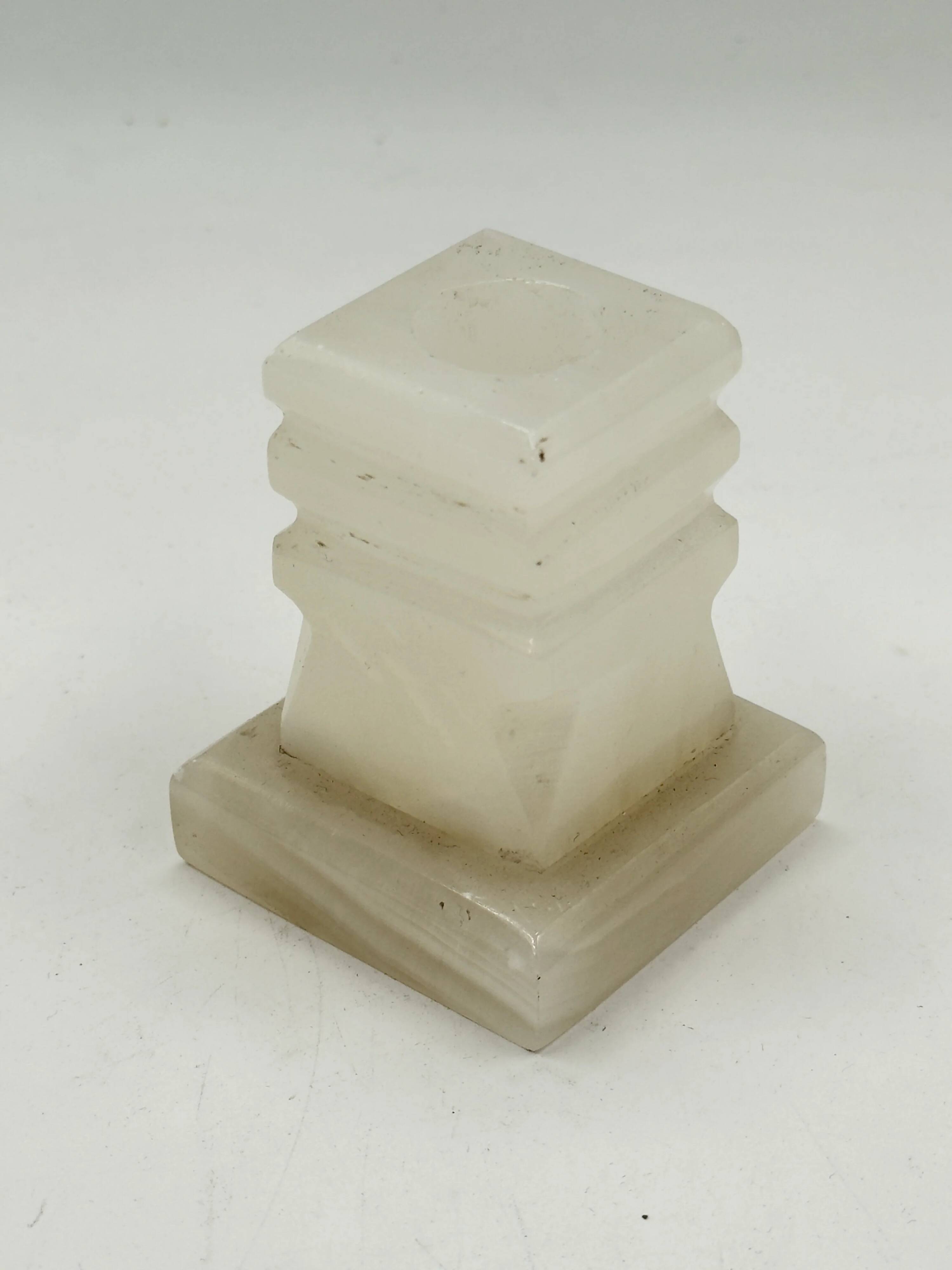 Bougeoir vintage en onyx sculpté, design architectural à gradins
