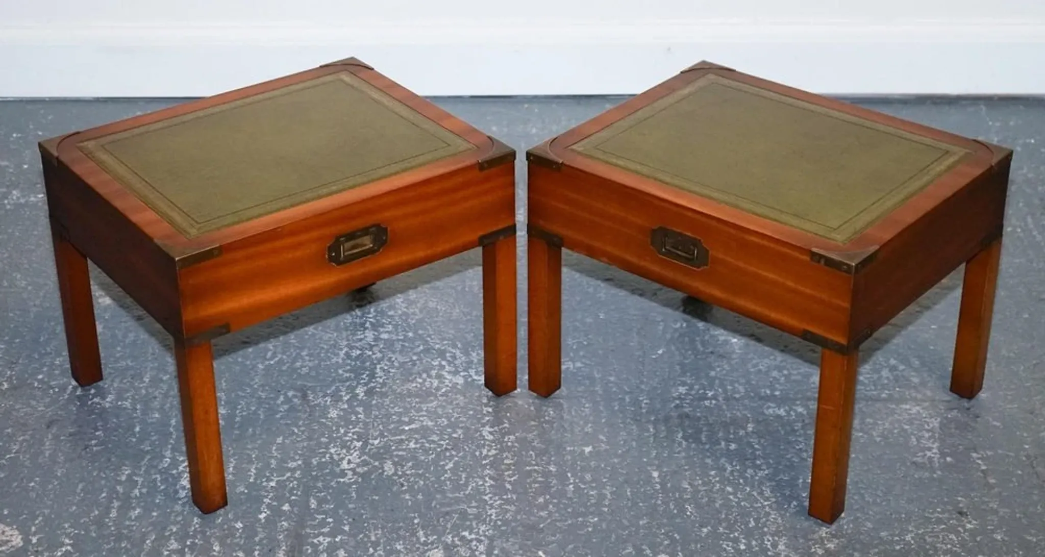 Table Basse Bevan Funnell avec Plateau en Cuir Vert