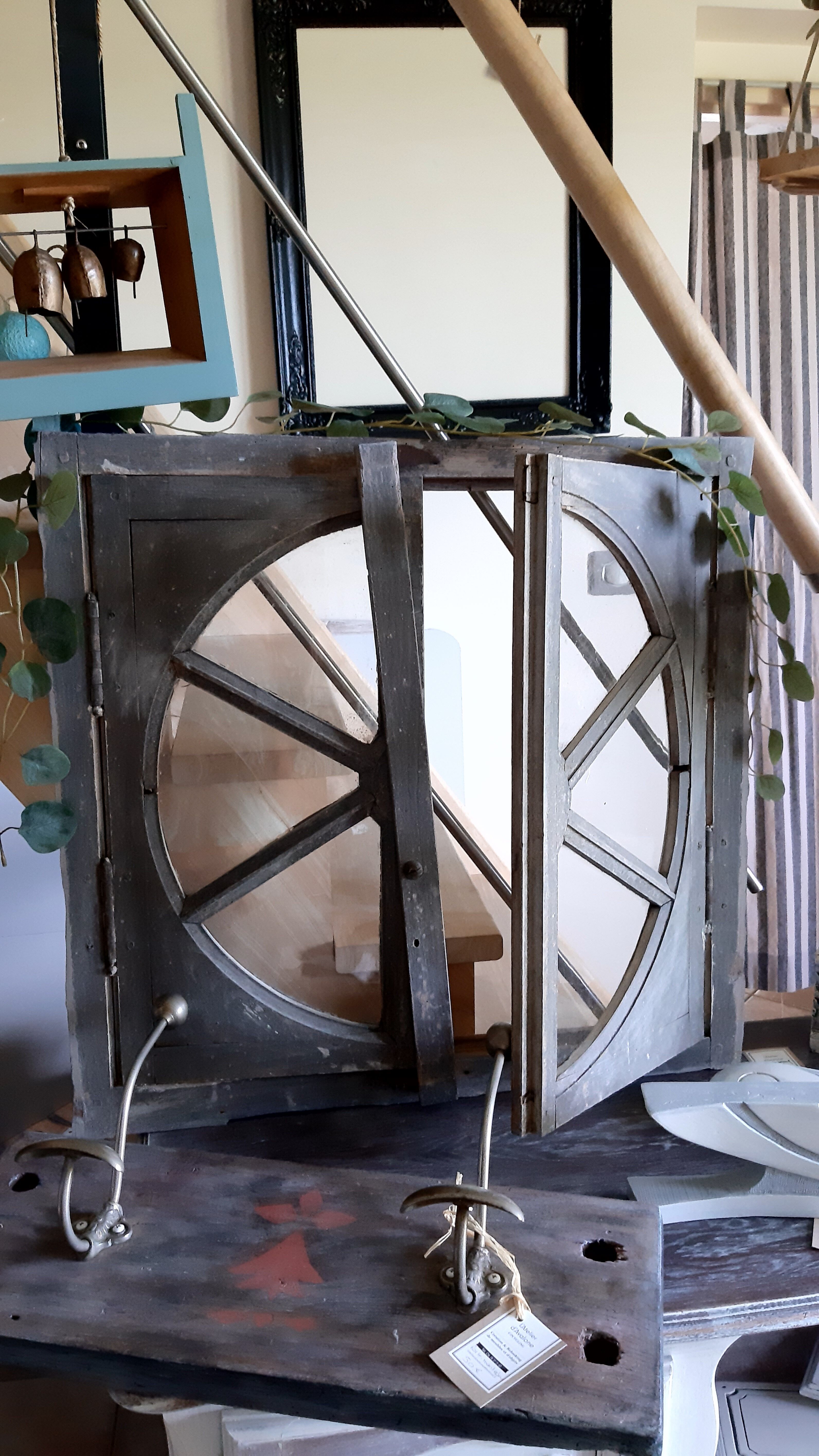 Vintage round ox eye window