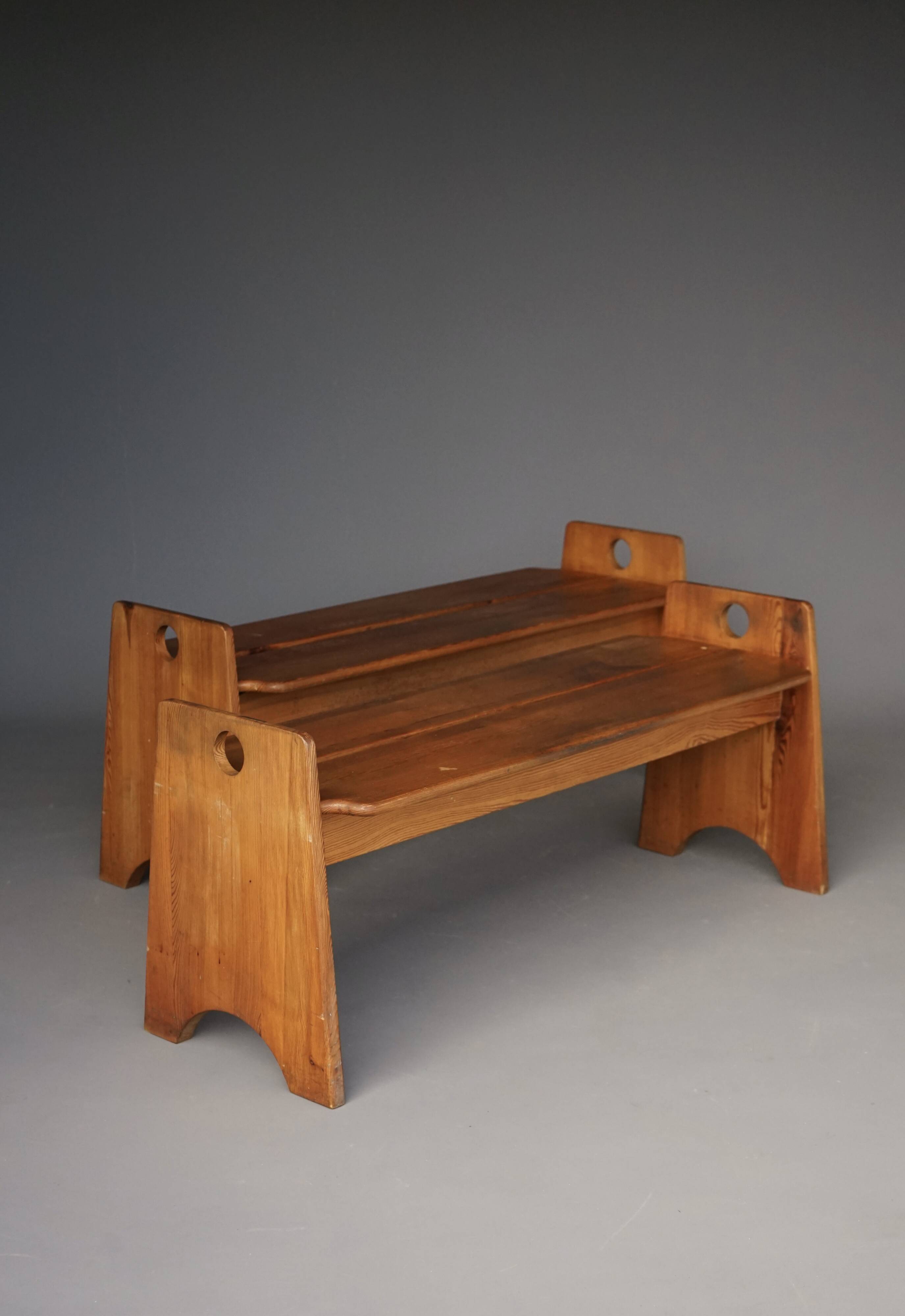Ensemble de bancs en pin suédois du milieu du siècle par Gilbert Marklund, années 1960