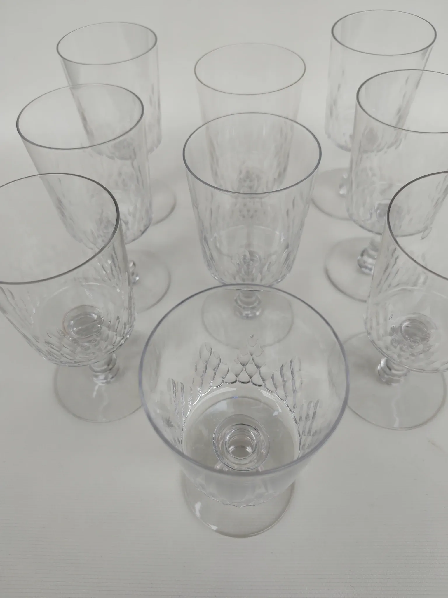 9 grands verres en cristal de Baccarat, modèle Champigny.